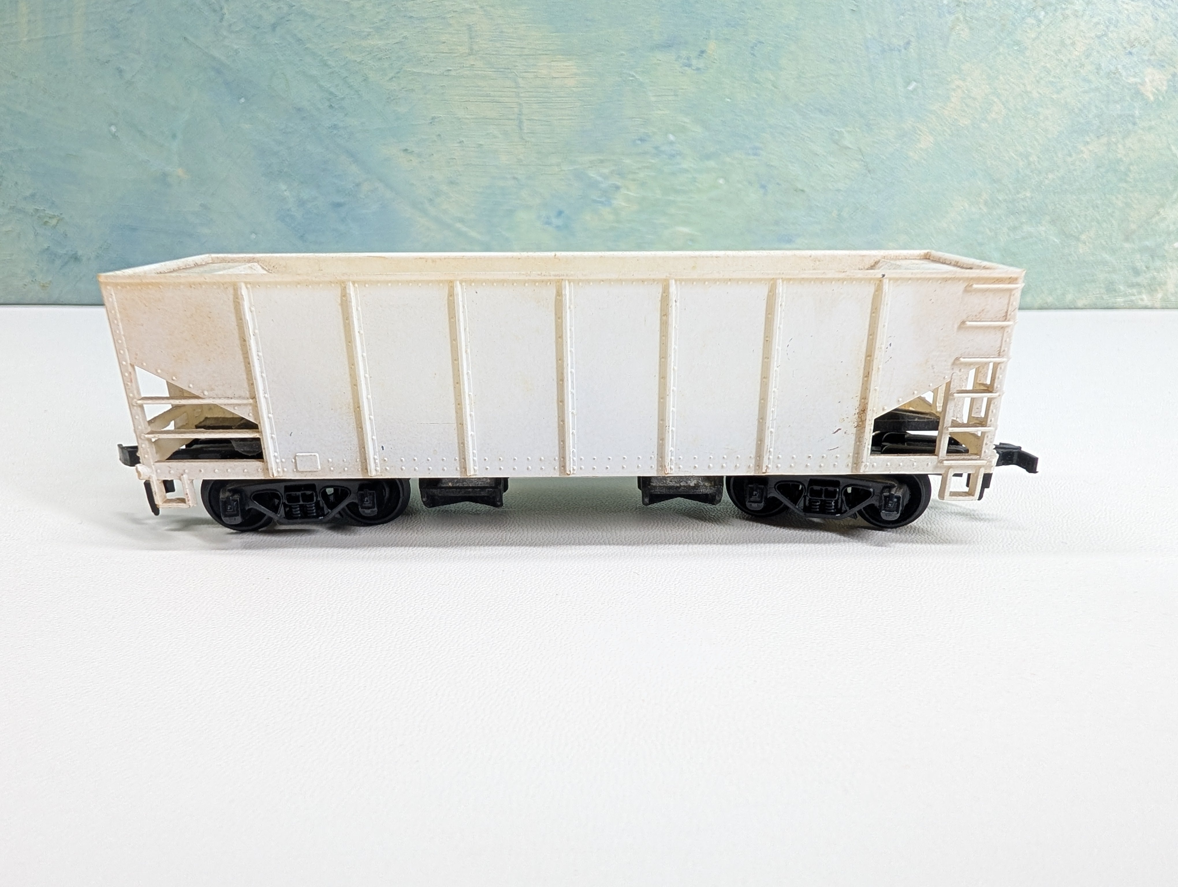USED Tyco HO Scale 2 Bay Operating Hopper Undecorated White Custom