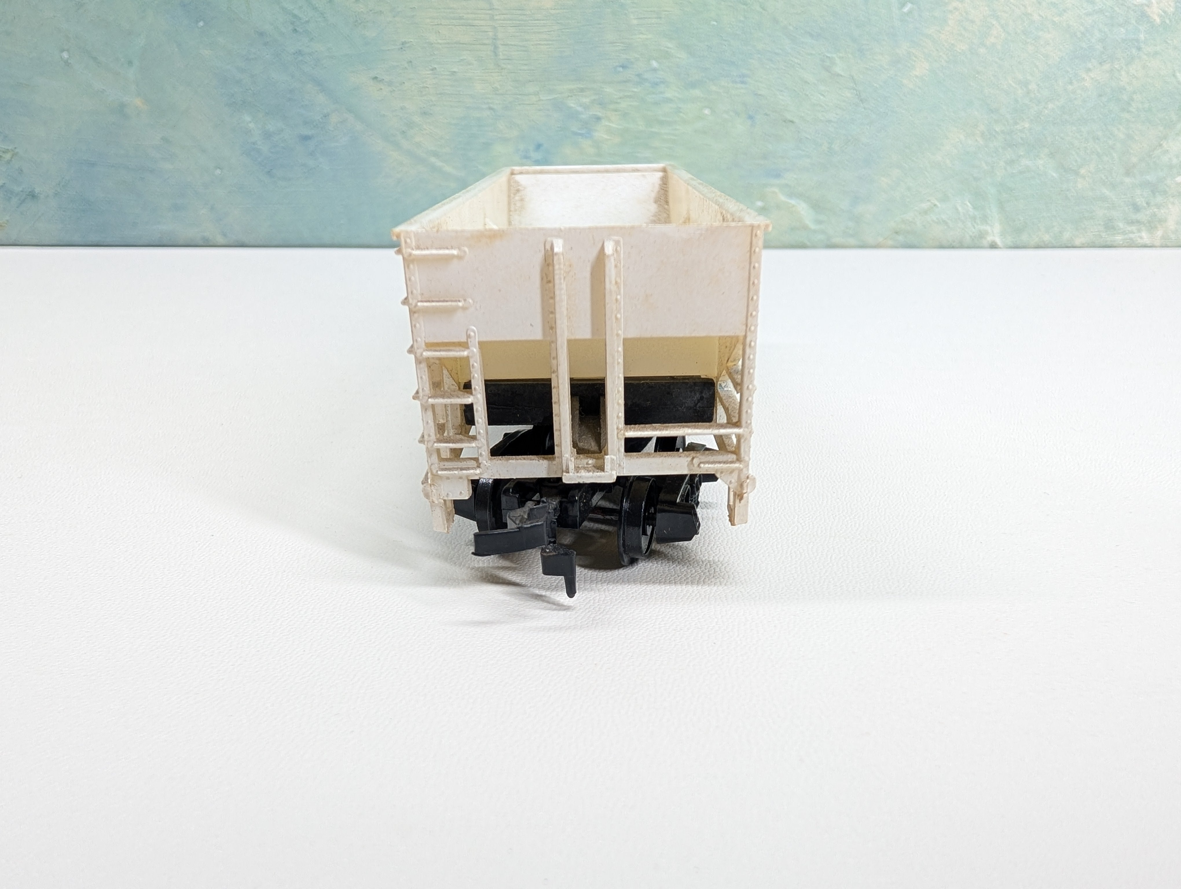 USED Tyco HO Scale 2 Bay Operating Hopper Undecorated White Custom