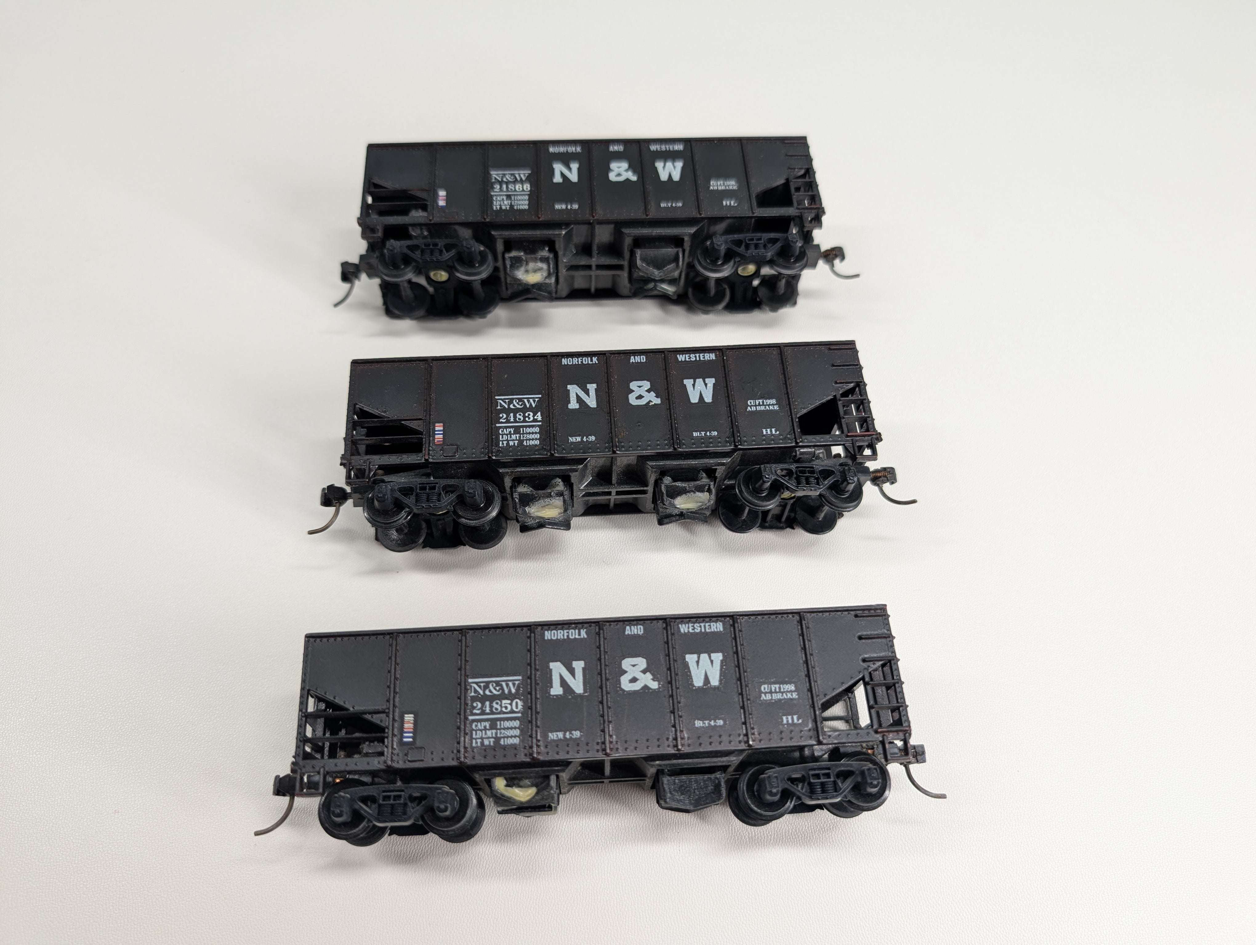 USED Tyco HO Scale Lot of 2 Bay Hoppers Norfolk & Western N&W #24834, 24850, 24866 Decals (3 pcs)