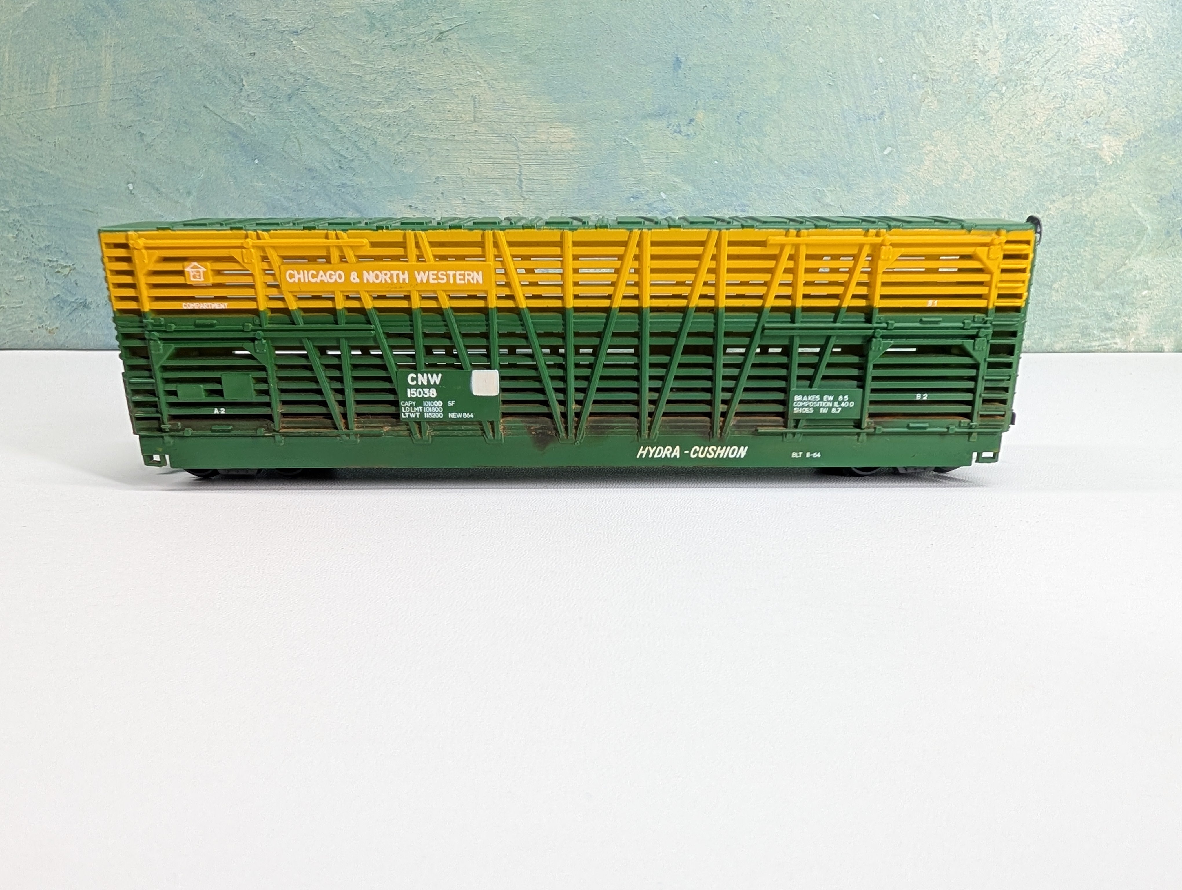 USED AHM HO Scale Hydra-Cushion Cattle Livestock Car Chicago & North Western CNW #15038