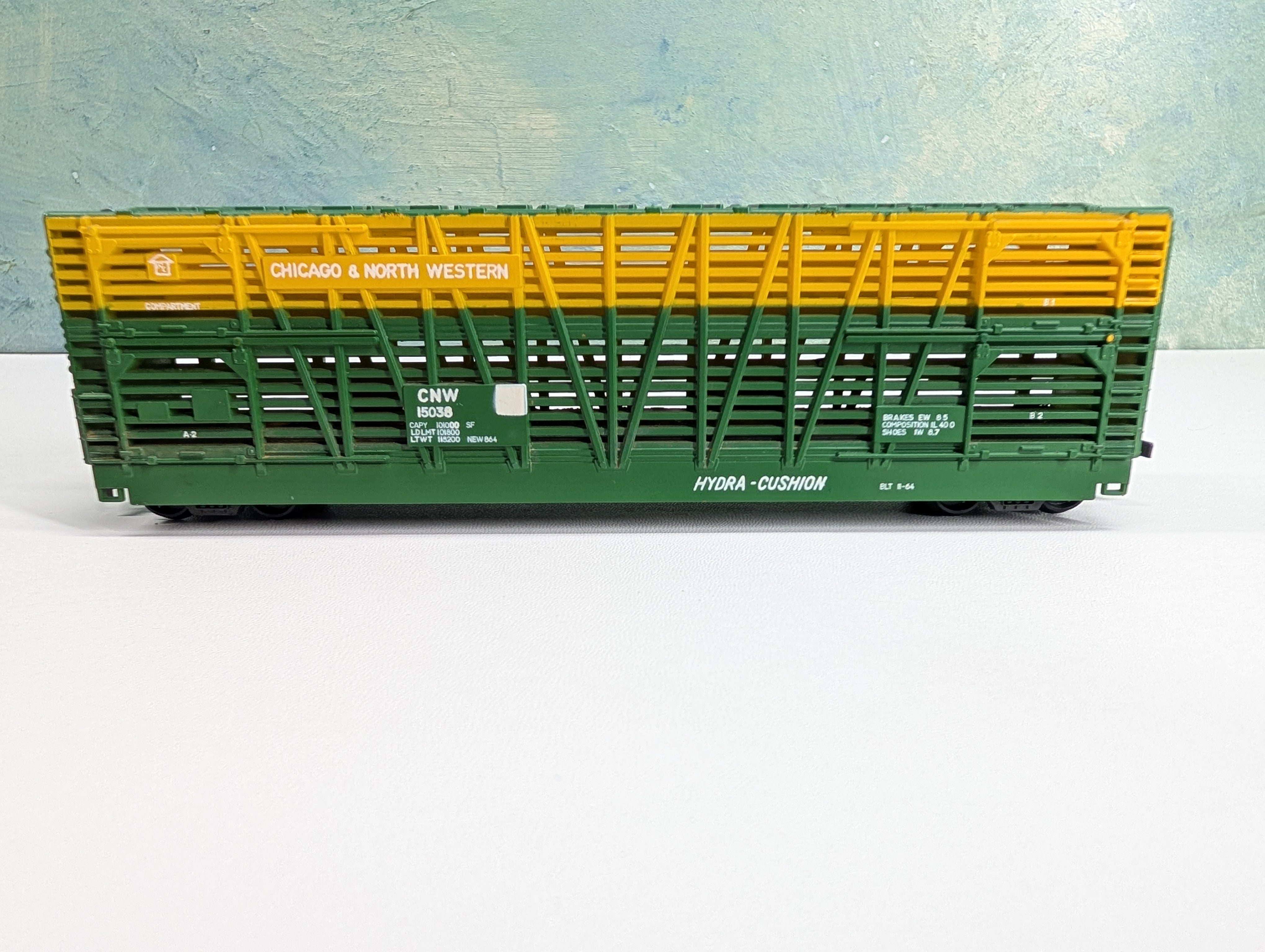 USED AHM HO Scale Hydra-Cushion Cattle Livestock Car Chicago & North Western CNW #15038