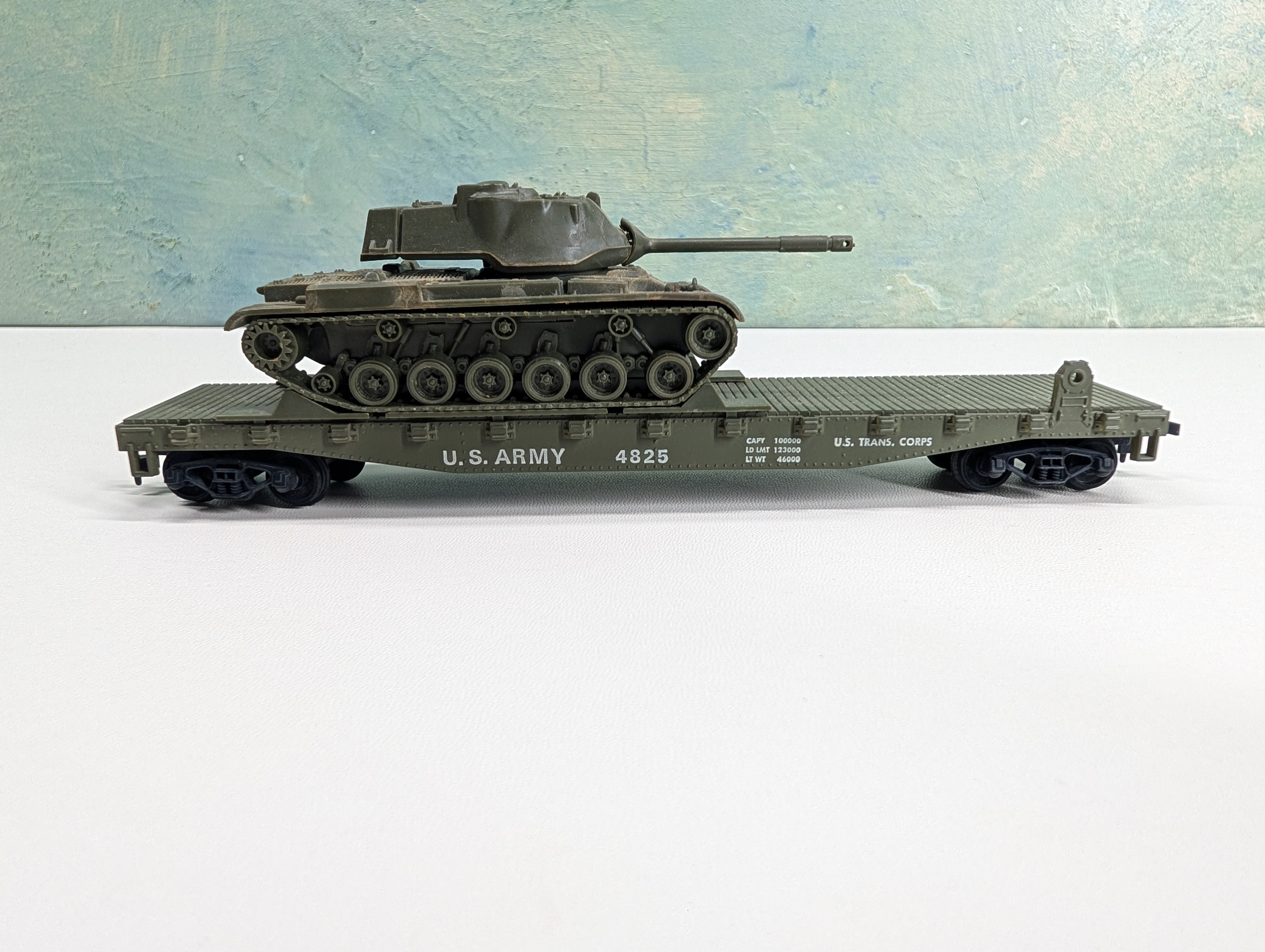 USED Cox HO Scale 50' Flat Car w/ Tank US Army #4825