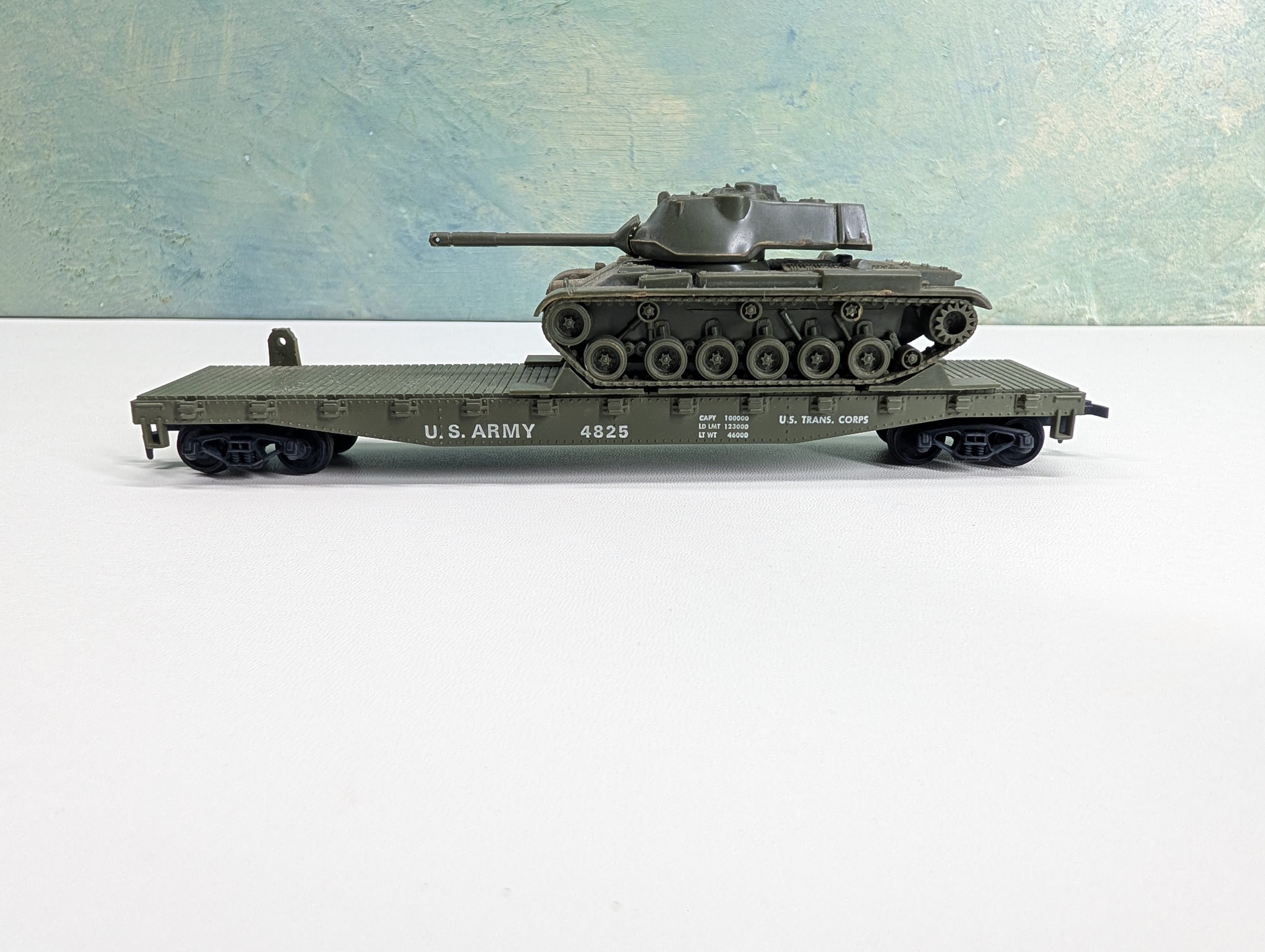 USED Cox HO Scale 50' Flat Car w/ Tank US Army #4825