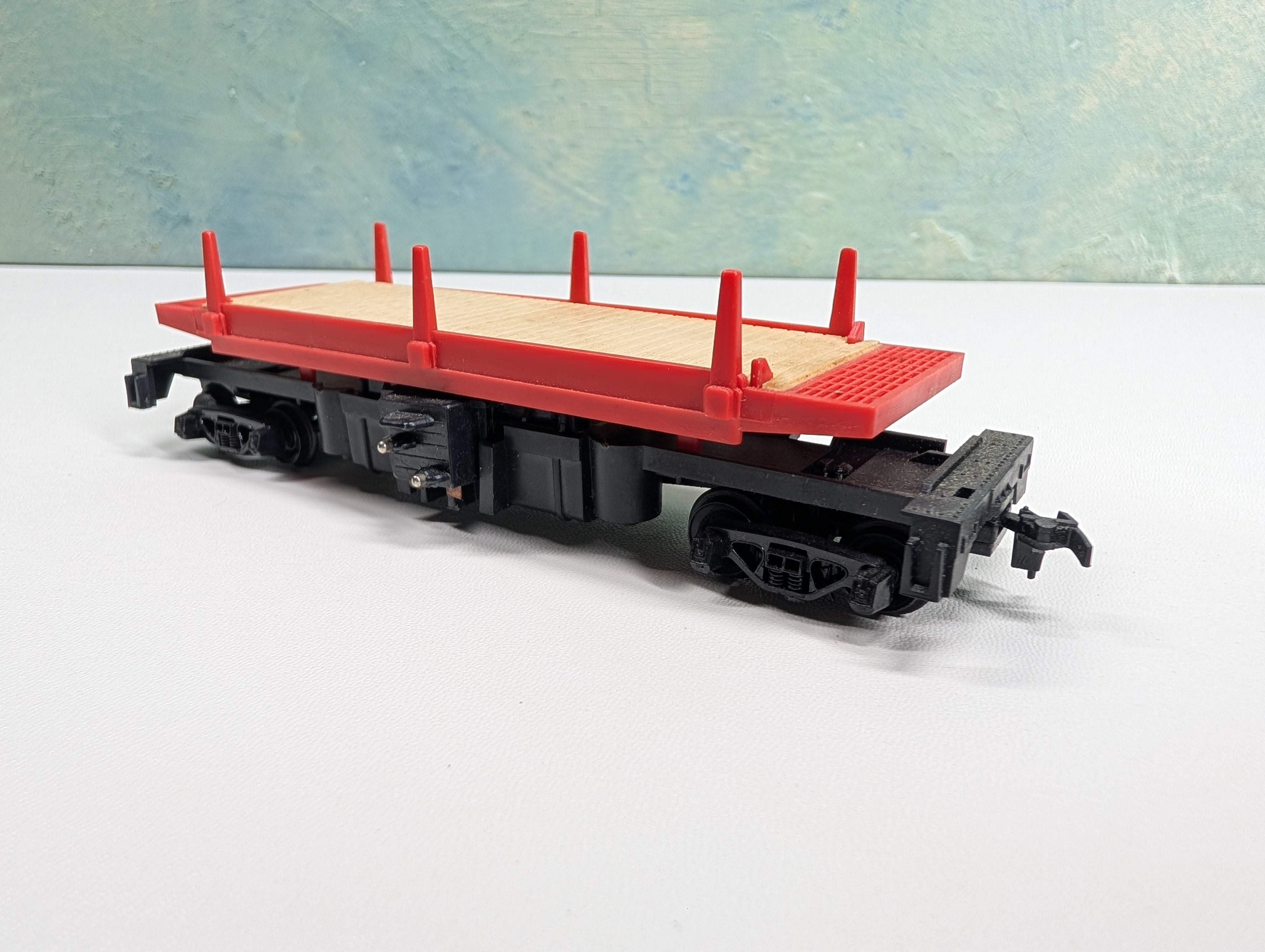 USED Tyco HO Scale Dumping Flat Car w/ Stakes