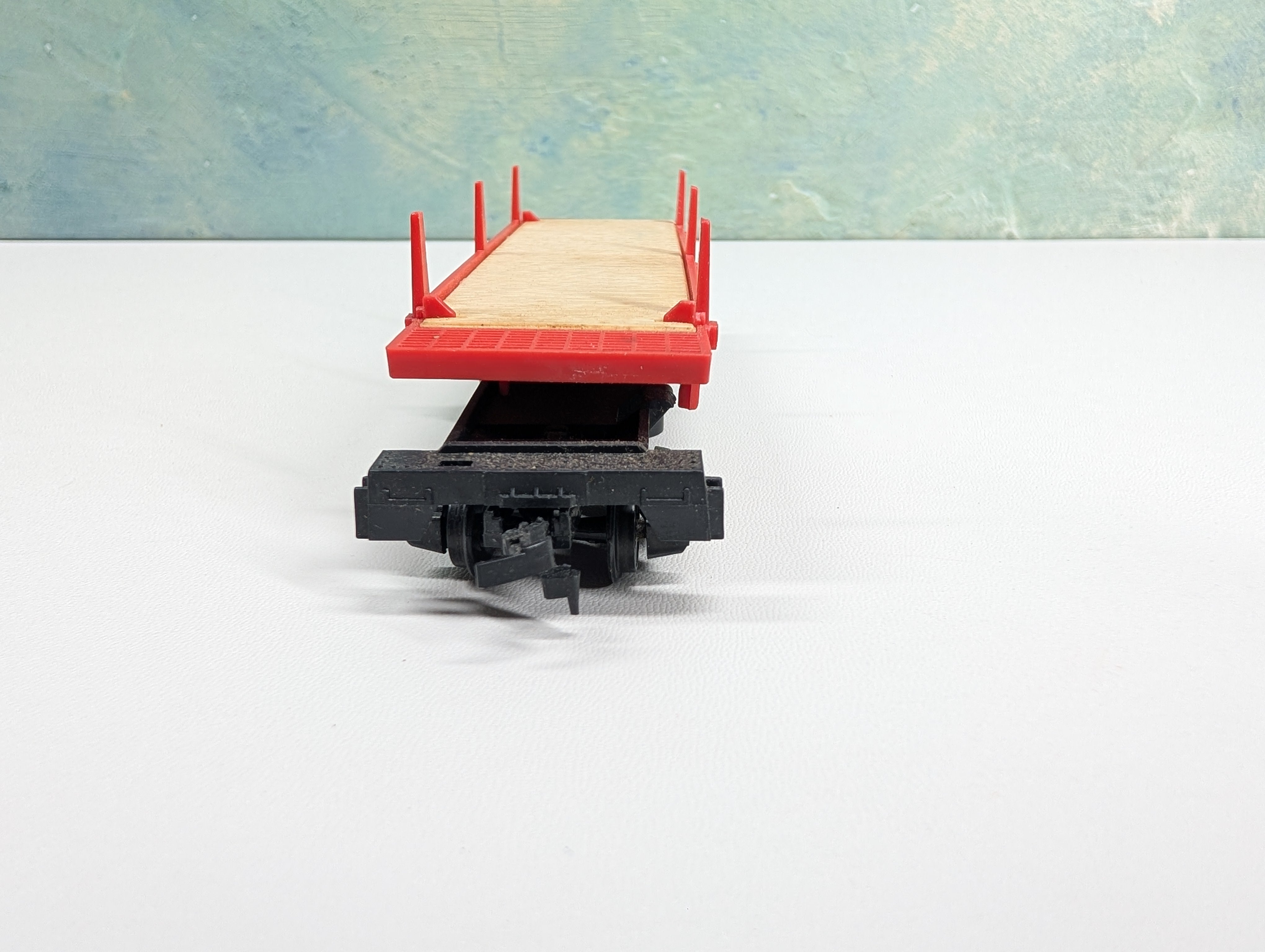USED Tyco HO Scale Dumping Flat Car w/ Stakes