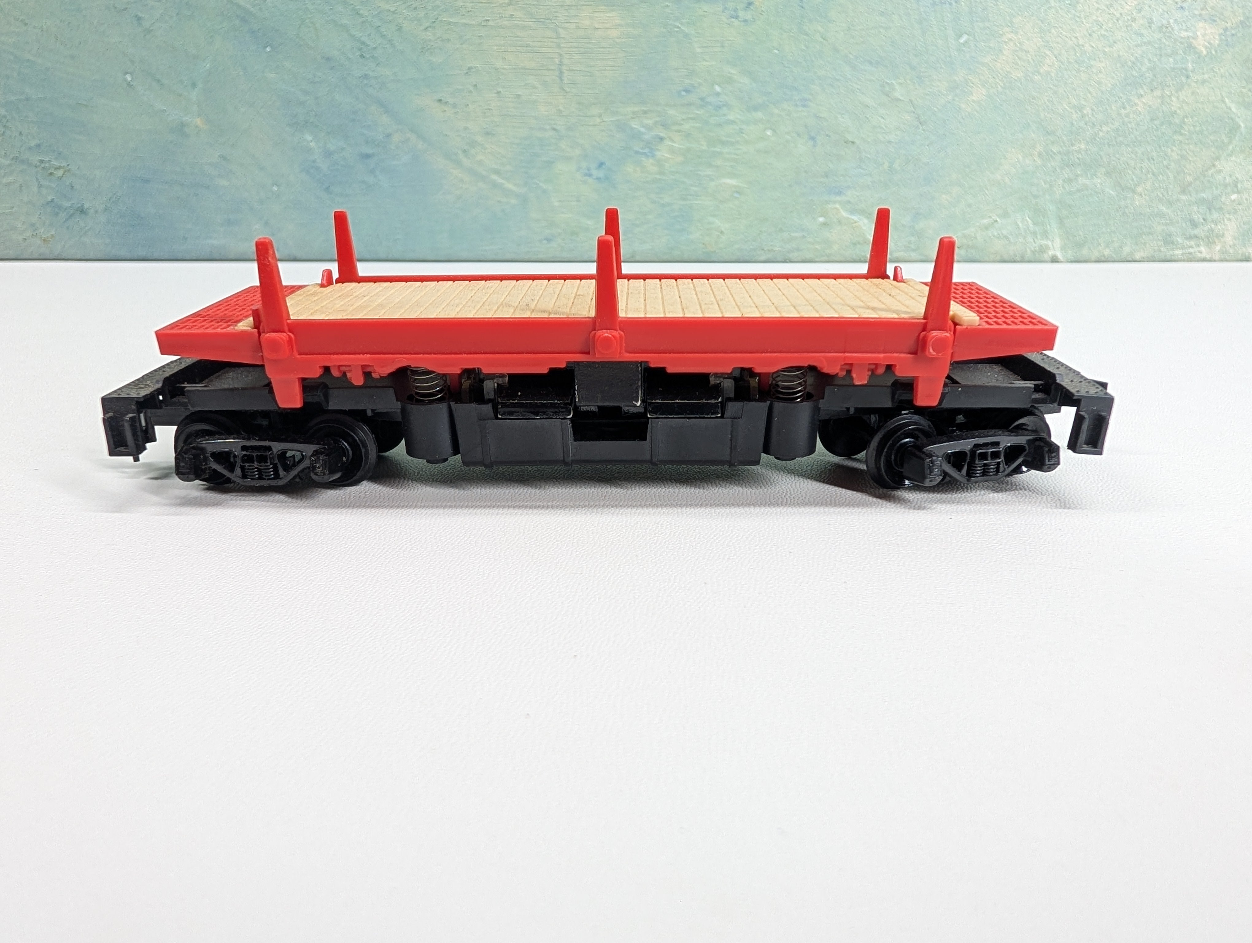 USED Tyco HO Scale Dumping Flat Car w/ Stakes