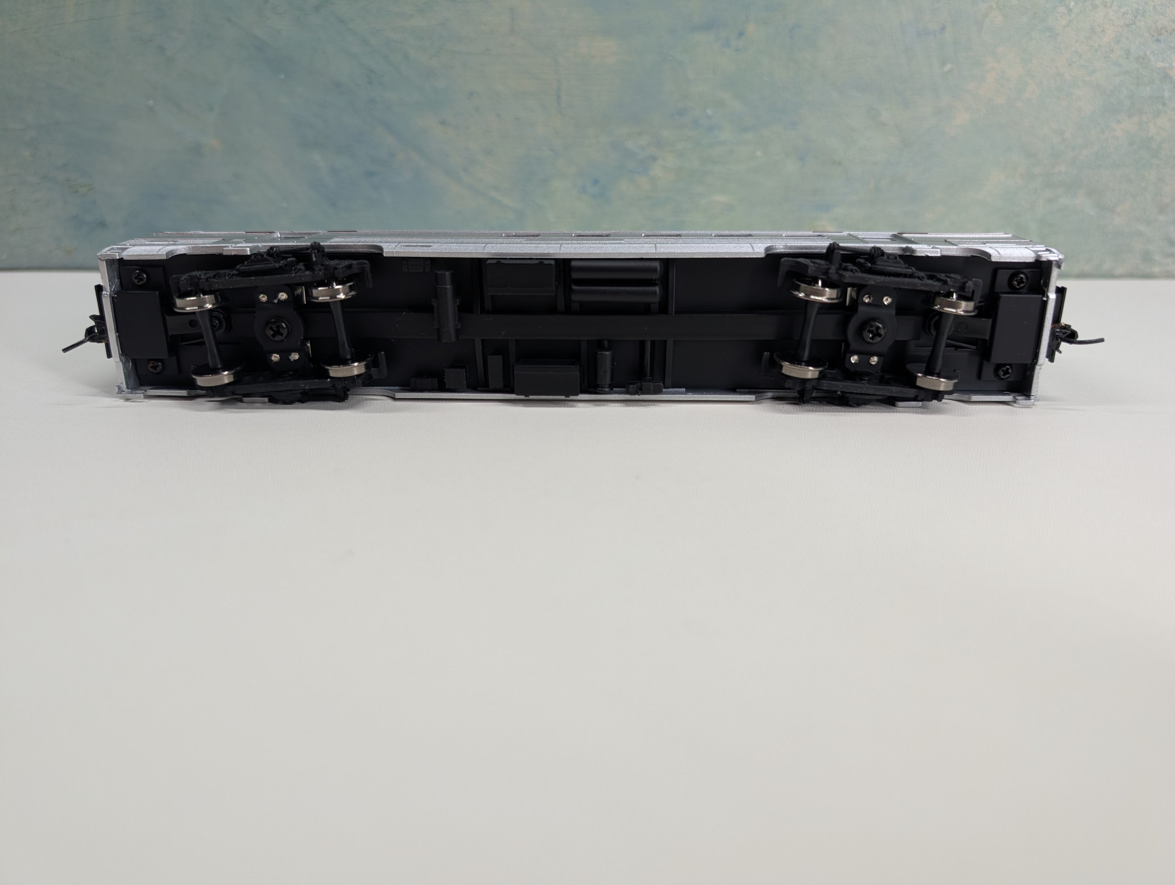 USED Walthers Proto 920-13066 HO Scale 63' Budd RPO Standard Aluminum Passenger Car Canadian Pacific Metal Wheels