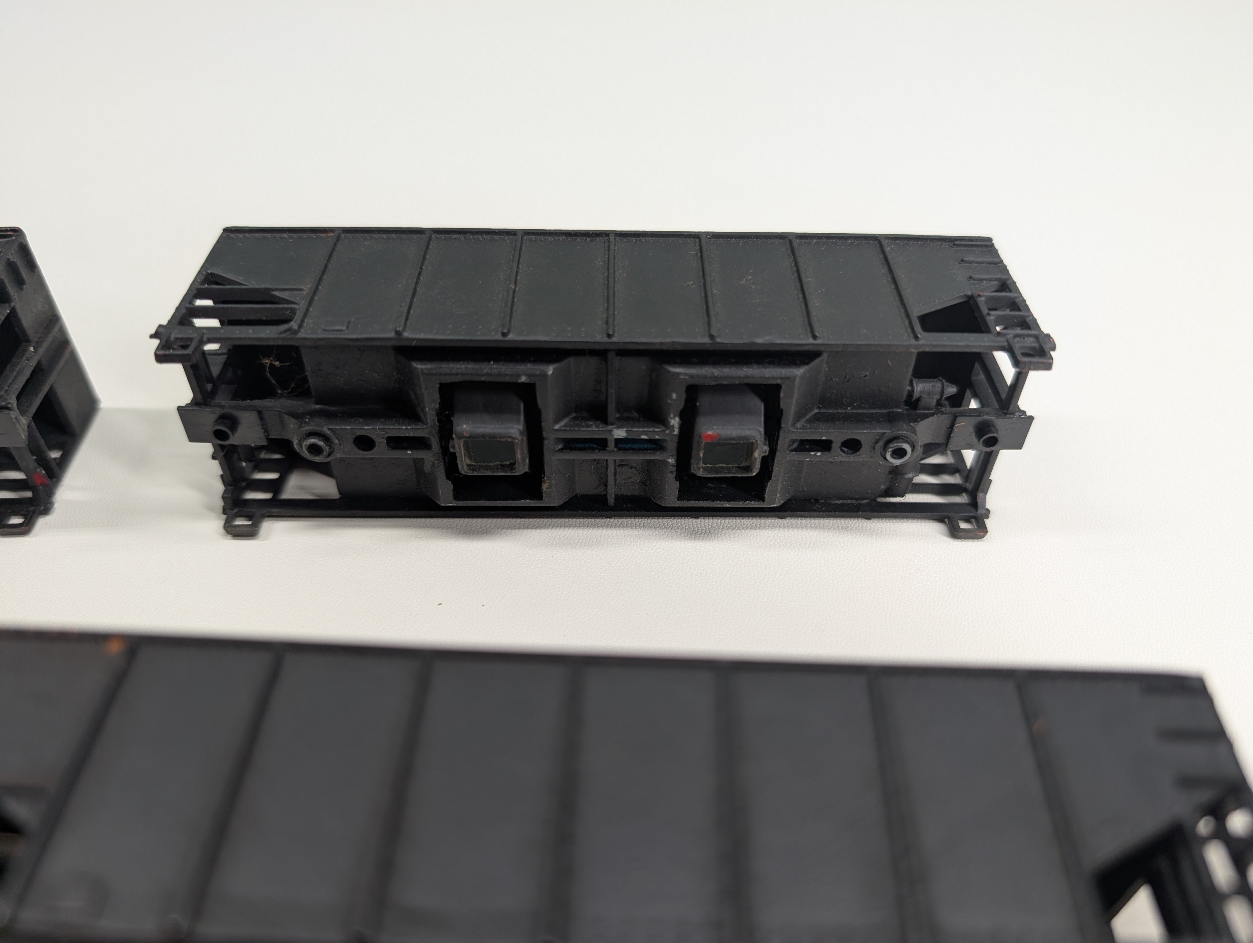 USED Tyco HO Scale 2 Bay Operating Hoppers, Black Undecroated, Parts/Repair (5 pcs)