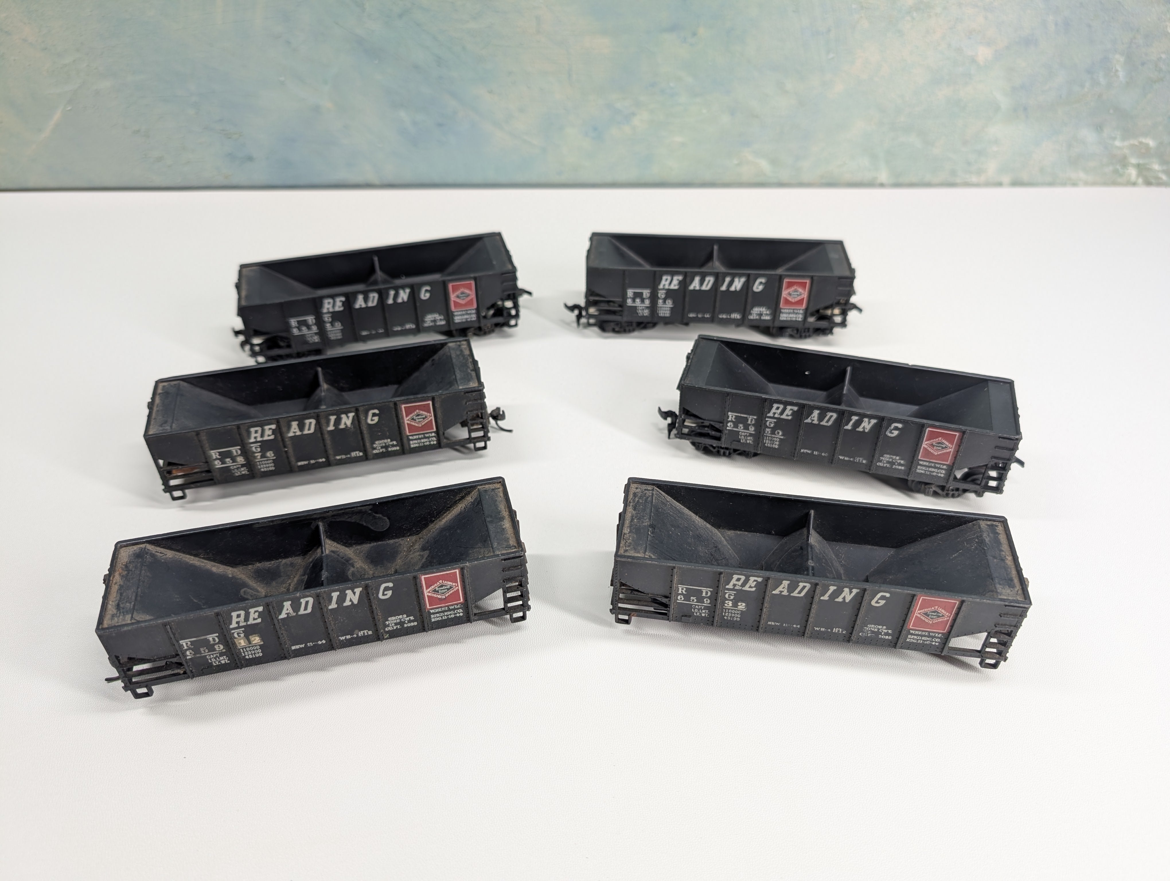 USED Tyco HO Scale 2 Bay Operating Hoppers, Parts/Repair Reading (6 pcs)
