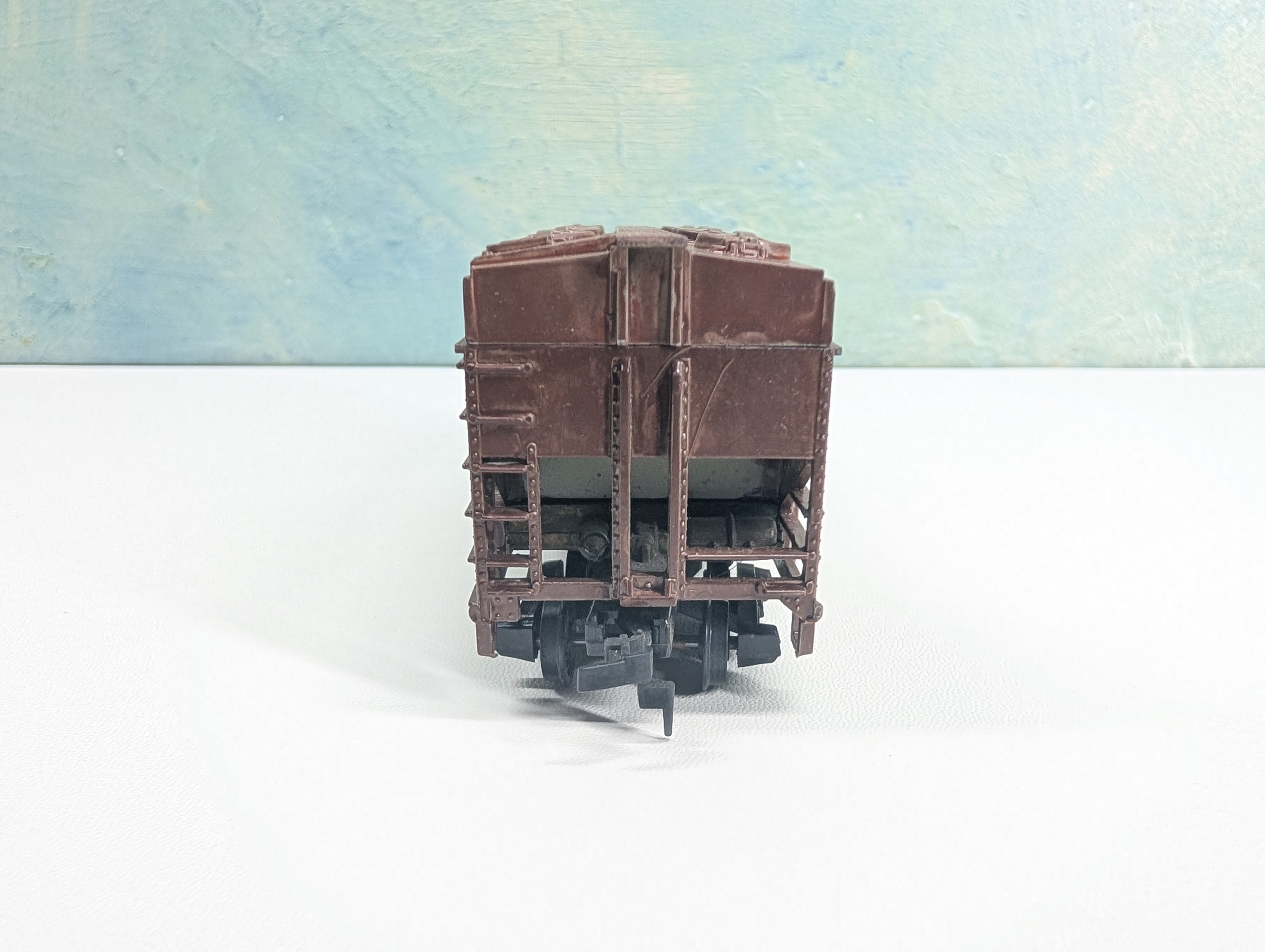USED Tyco HO Scale Painted Brown Undecorated Covered 2 Bay Operating Hopper