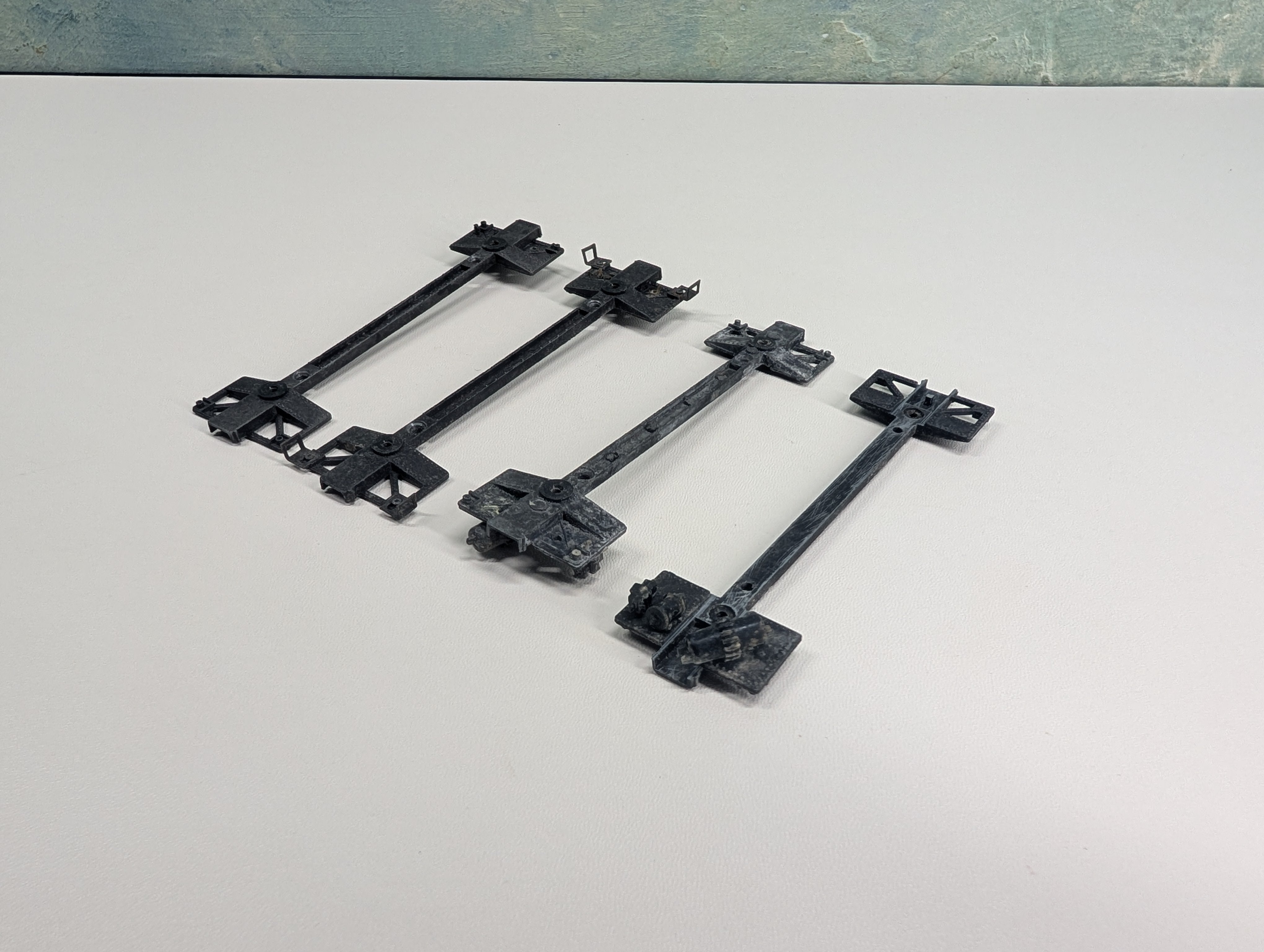 USED Varney HO Scale Metal Frames (4 pcs)