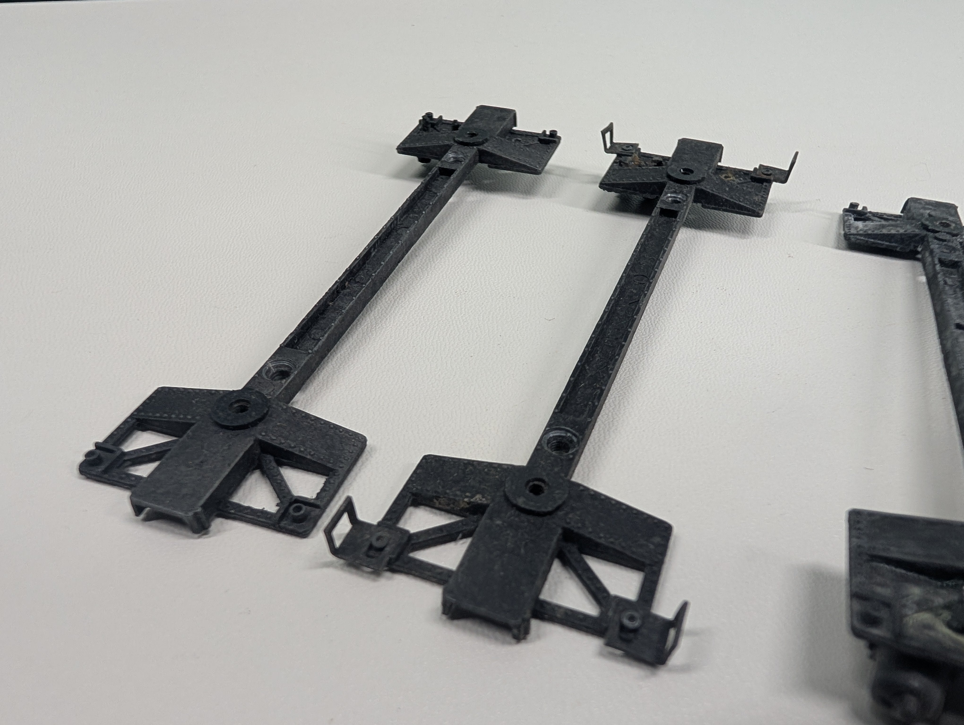 USED Varney HO Scale Metal Frames (4 pcs)