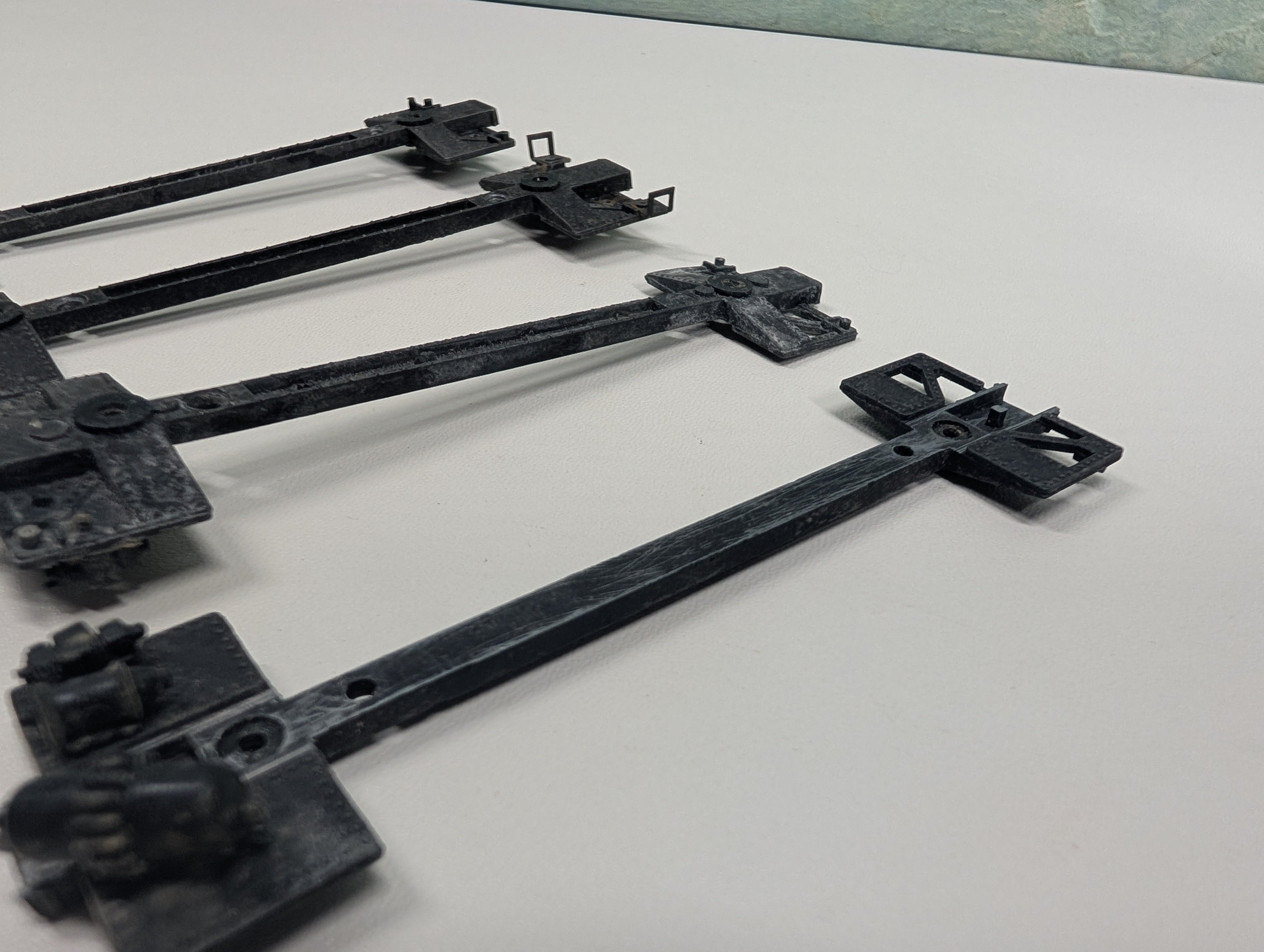 USED Varney HO Scale Metal Frames (4 pcs)