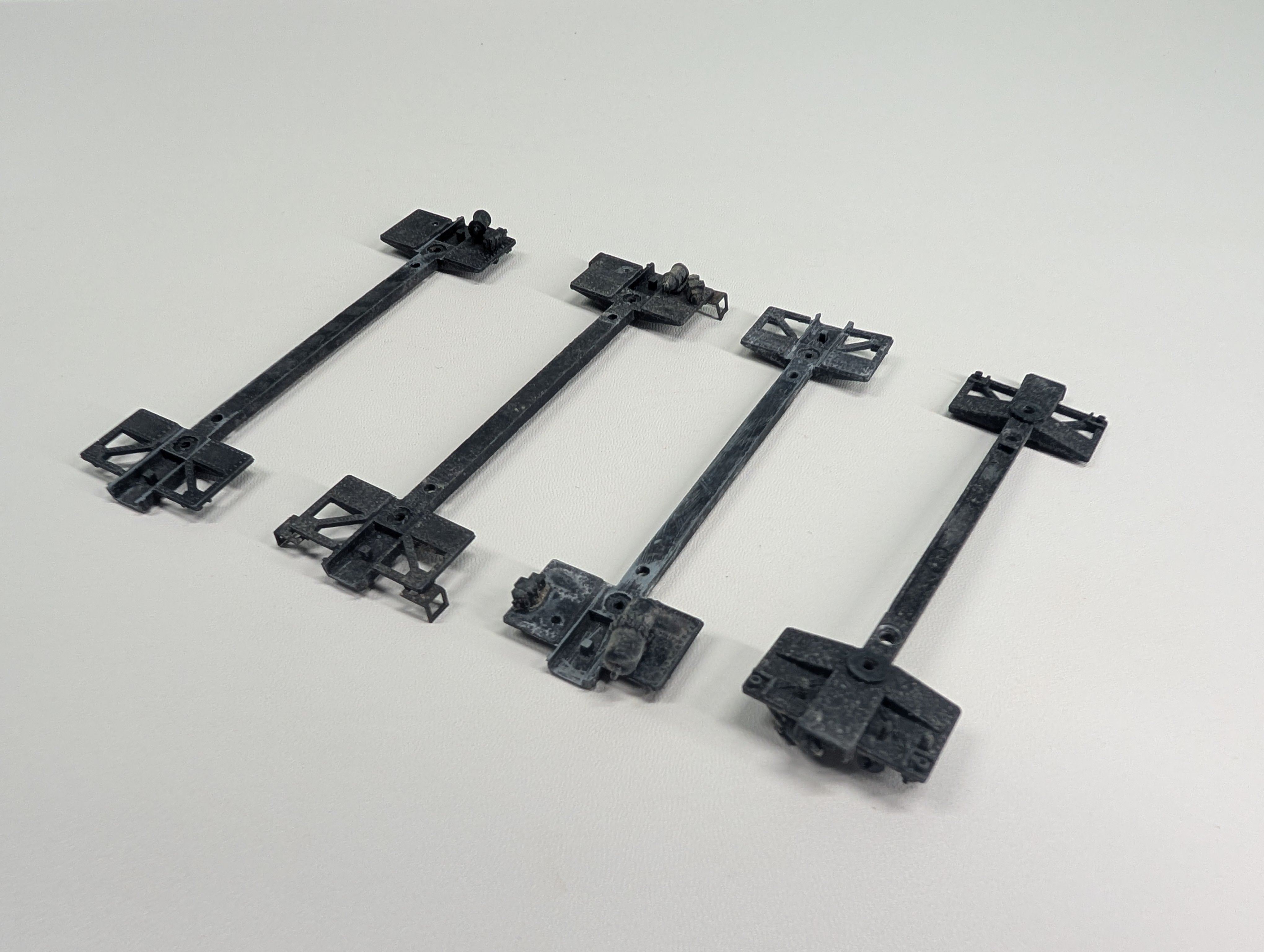 USED Varney HO Scale Metal Frames (4 pcs)