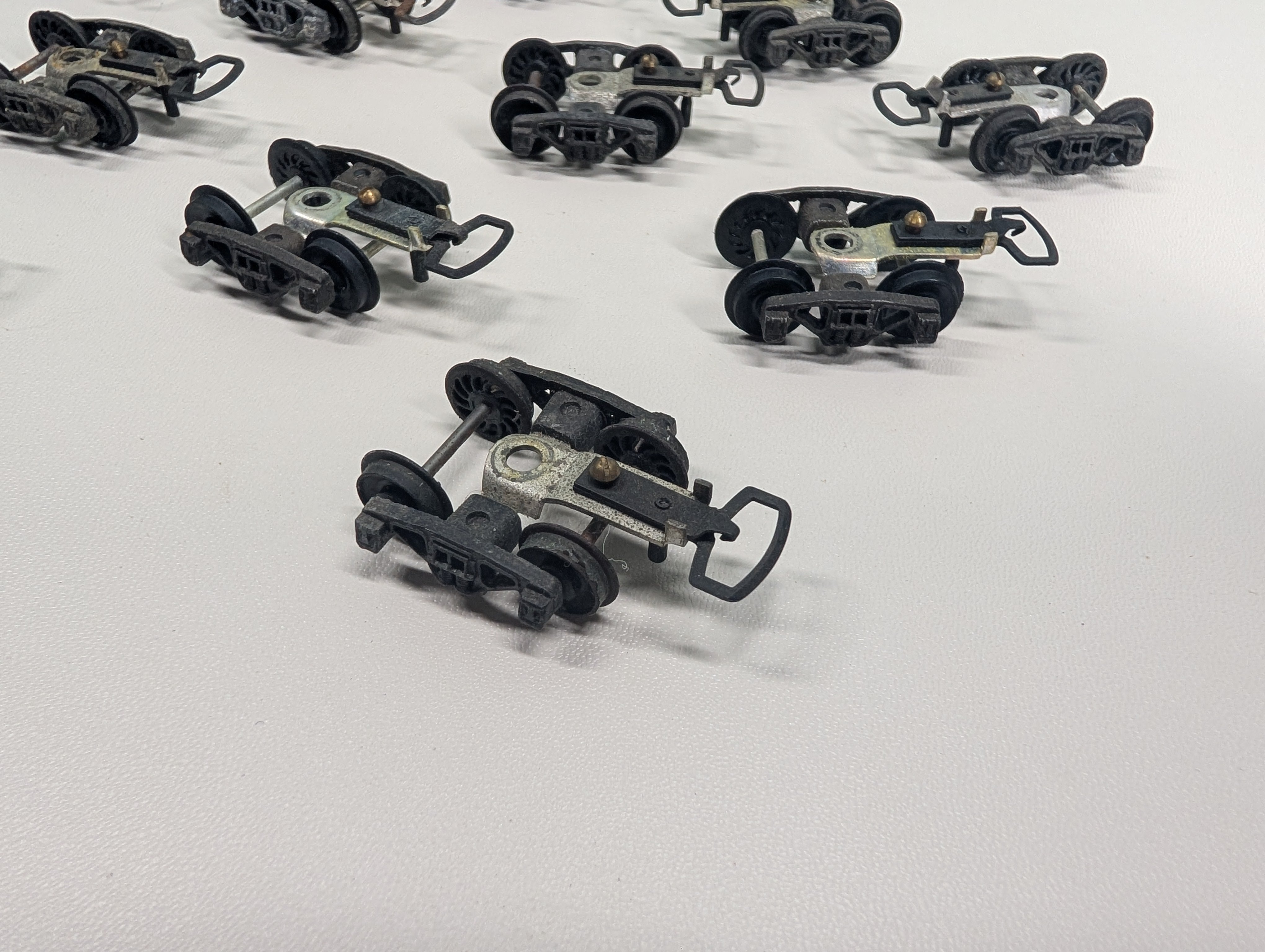 USED HO Scale Trucks w/ Euro Style Couplers (12 pcs)