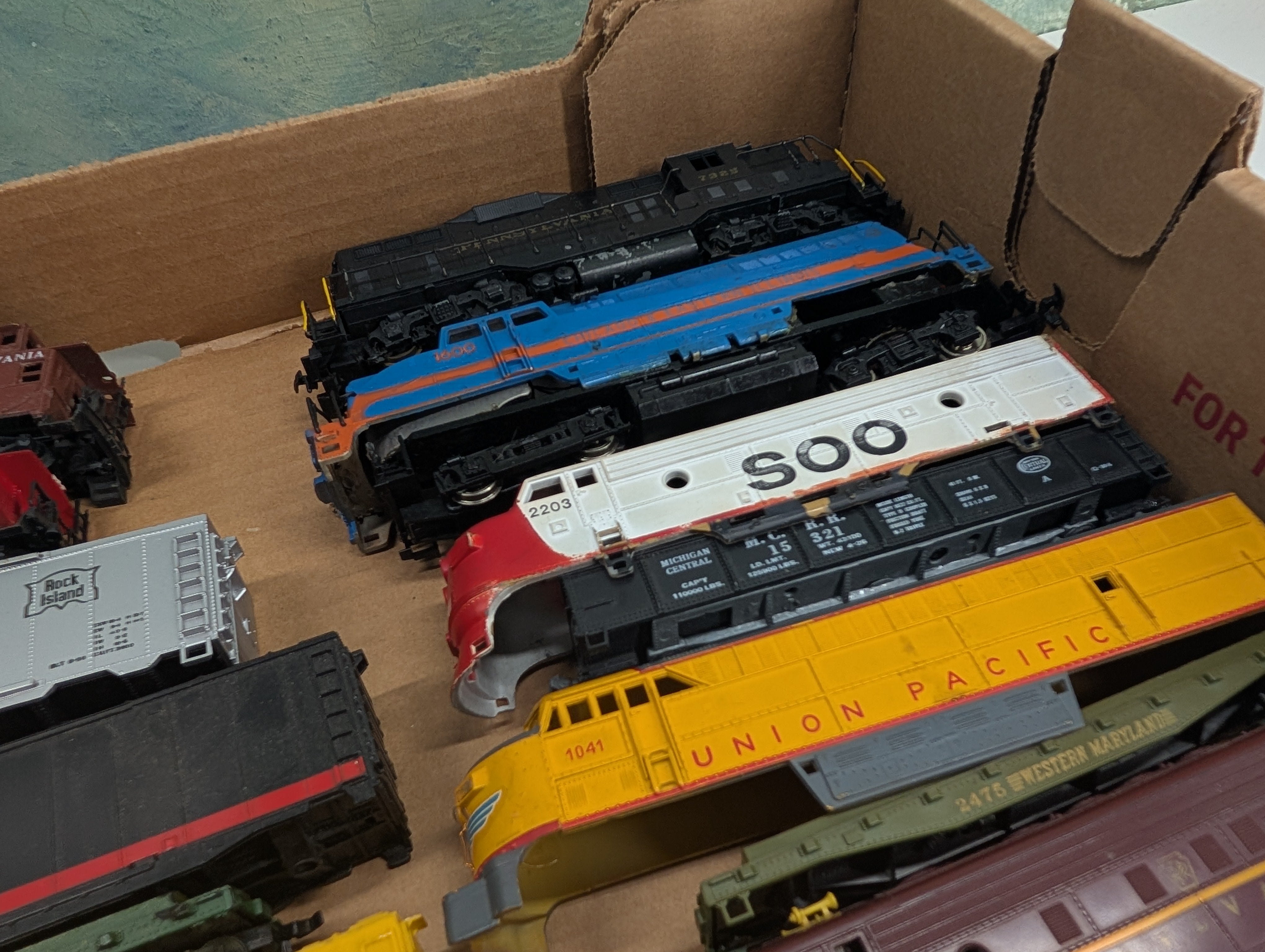 USED HO Scale Lot of Parts/Repairs Locomotives, Box Cars, Cabooses + more