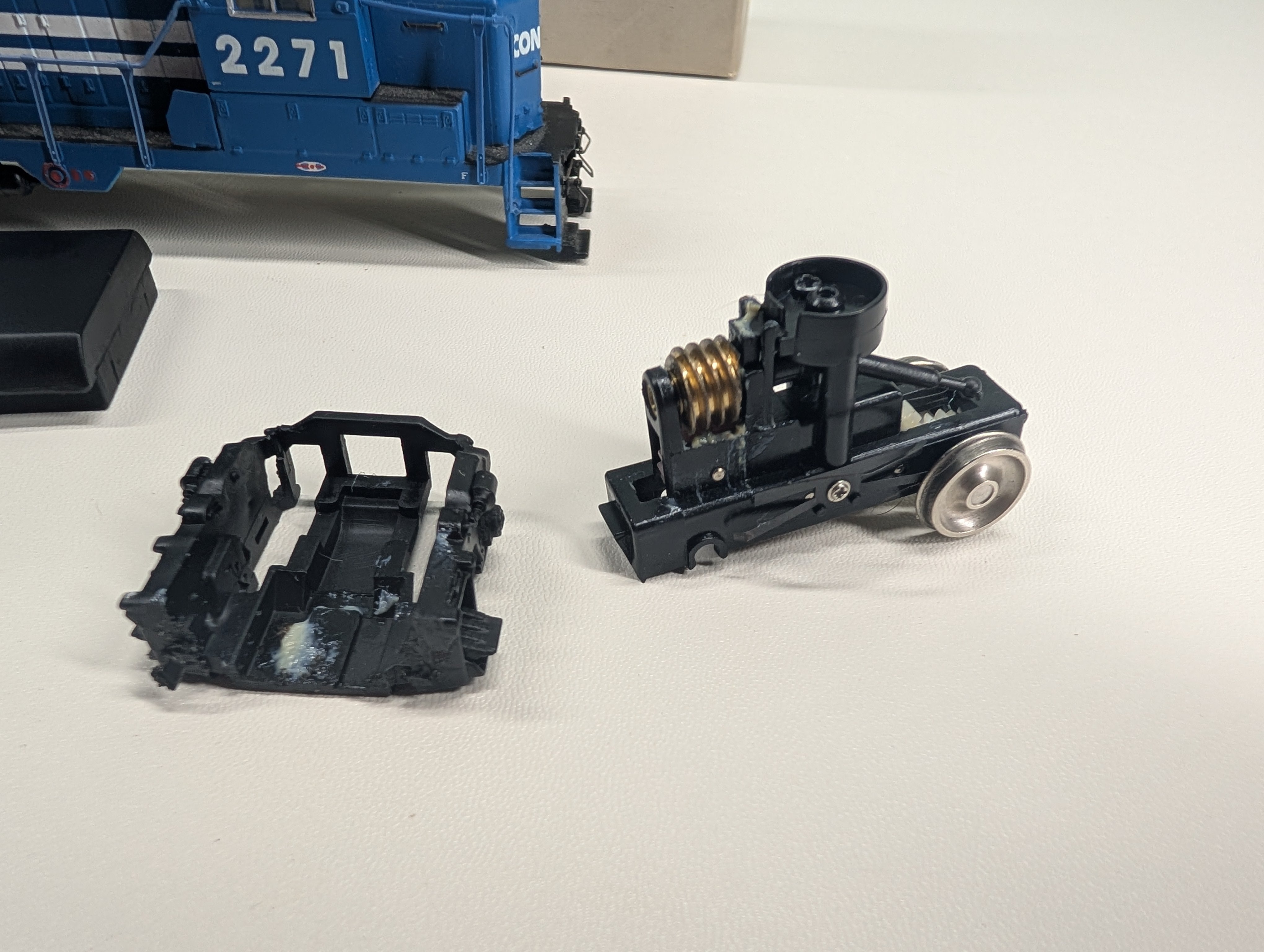 USED Bachmann 11506 HO Scale EMD GP35 Diesel Locomotive for Parts/Repairs Conrail #2271