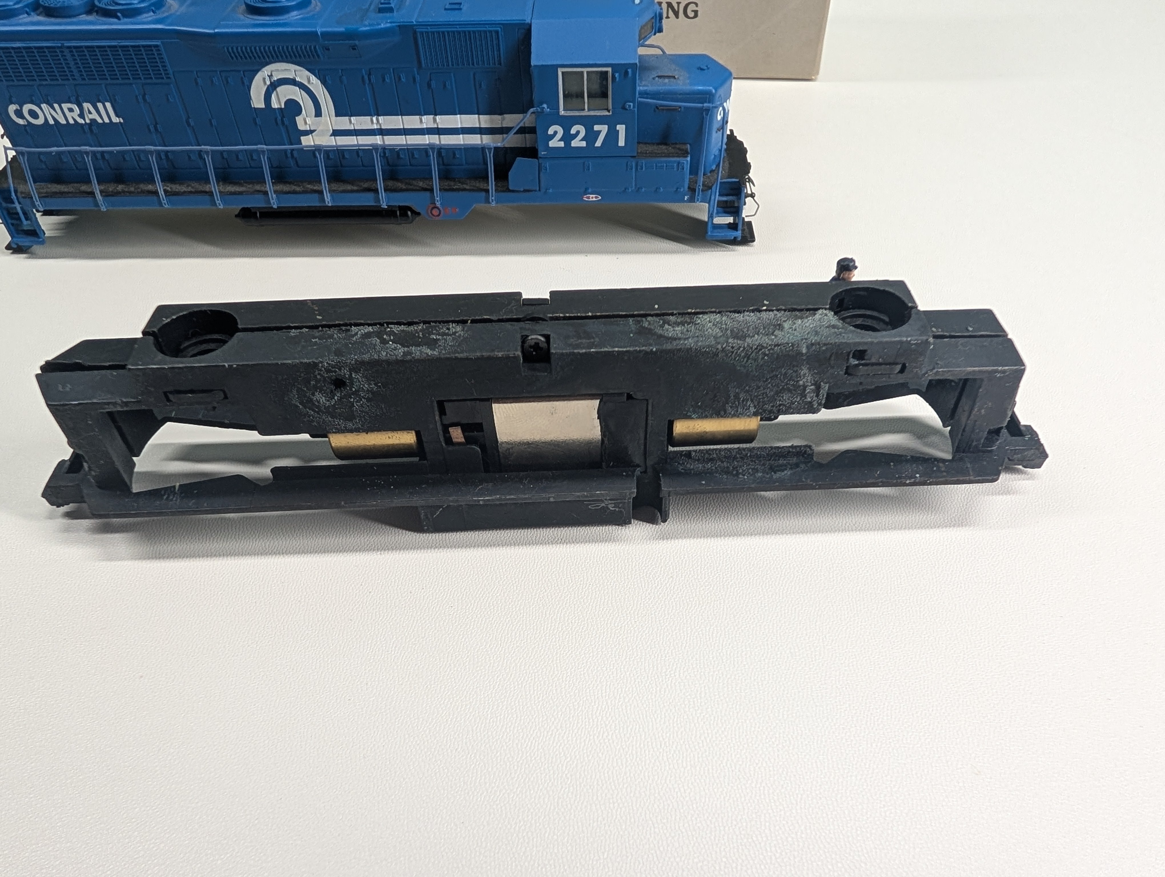 USED Bachmann 11506 HO Scale EMD GP35 Diesel Locomotive for Parts/Repairs Conrail #2271