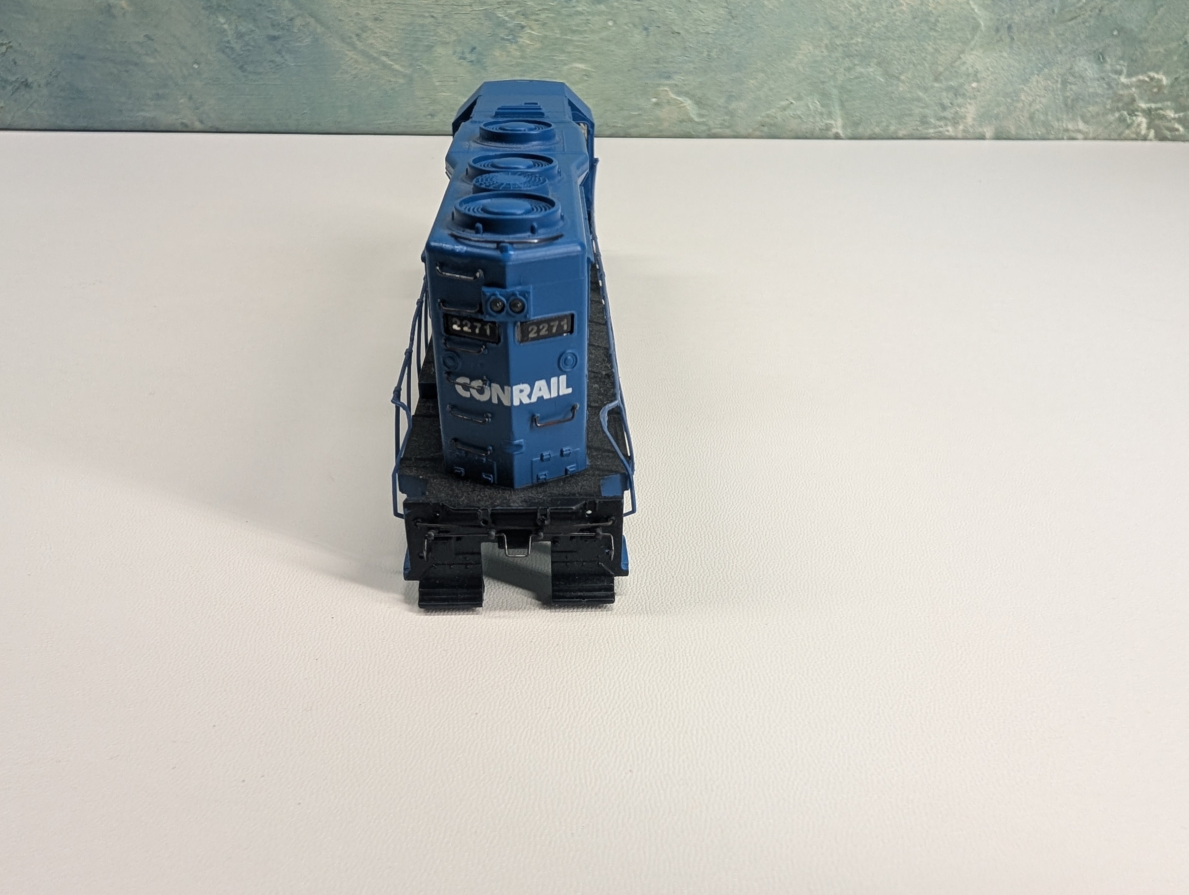 USED Bachmann 11506 HO Scale EMD GP35 Diesel Locomotive for Parts/Repairs Conrail #2271