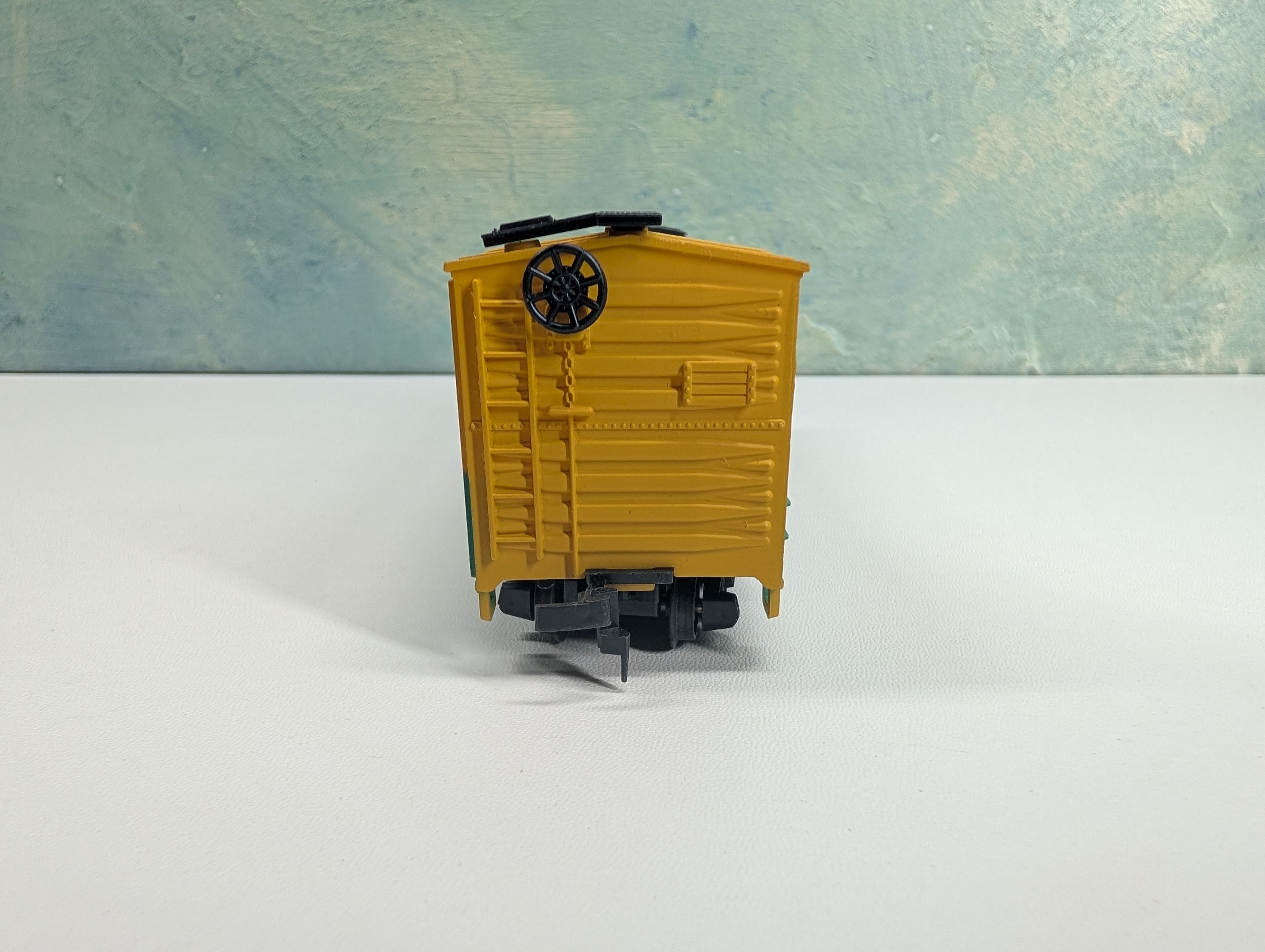 USED HO Scale 40' Wooden Box Car Rutland #100