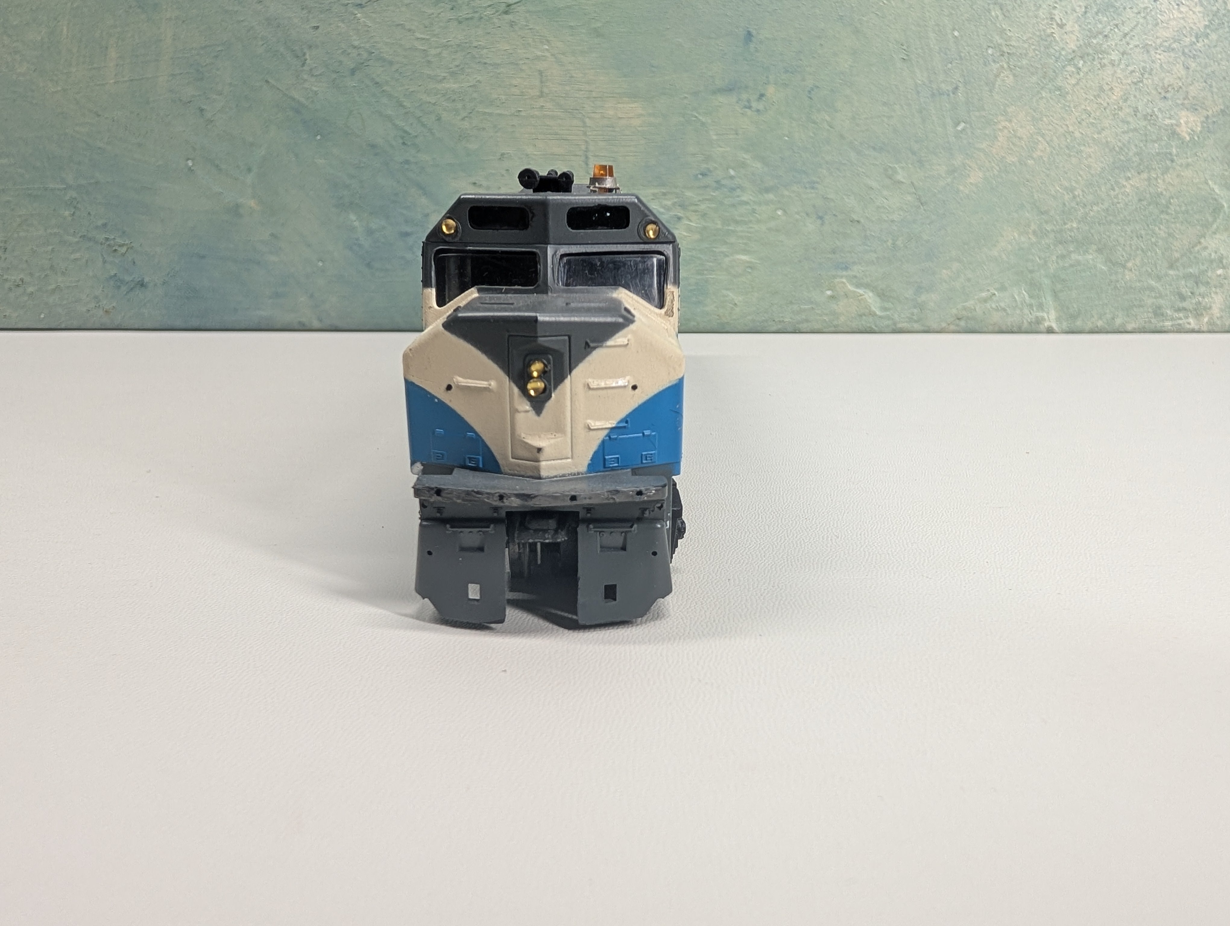 USED Athearn HO Scale F45 Diesel Locomotive w/ Beacon Detail Great Northern GN #427 Tested! DC