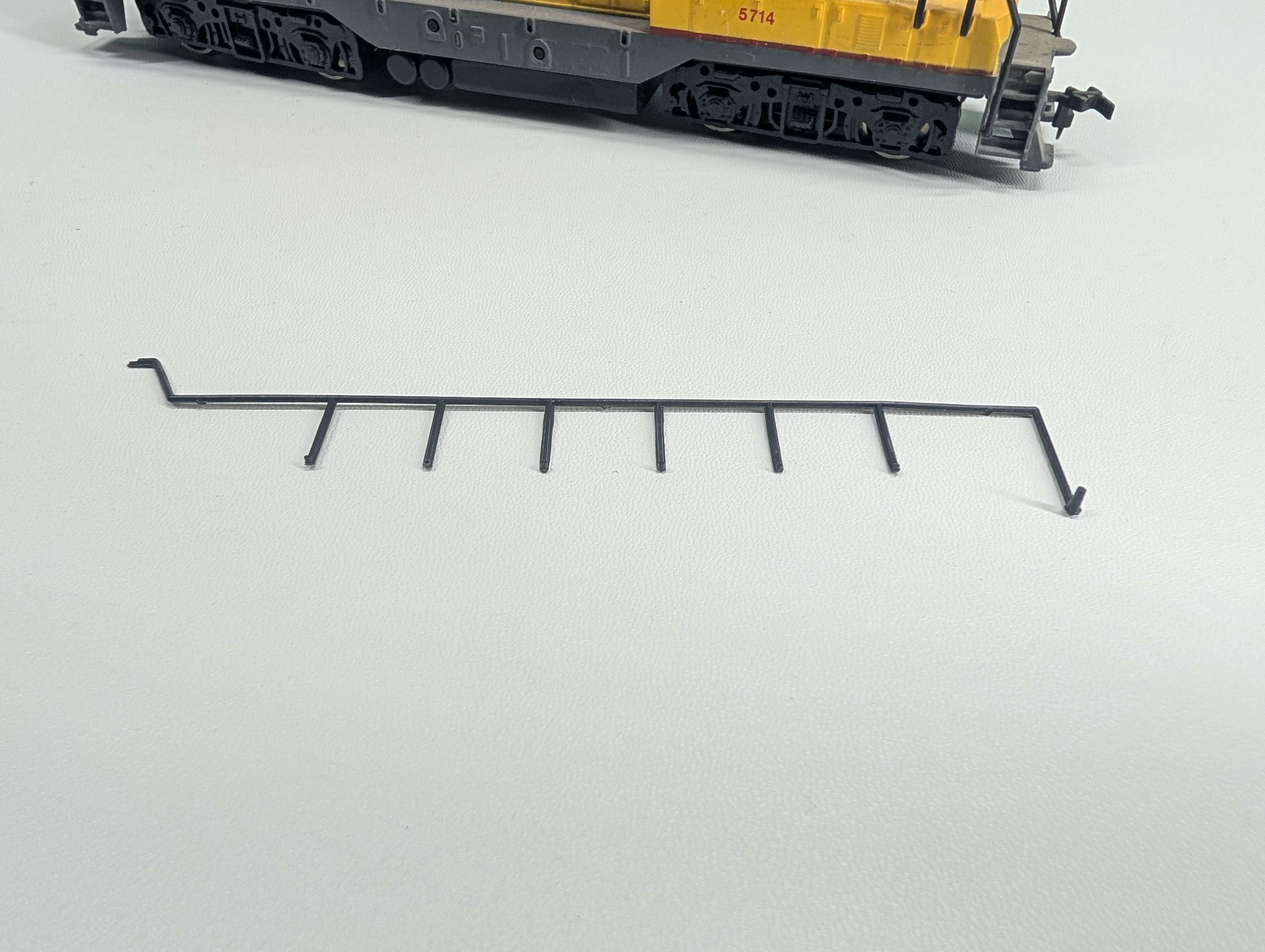 USED Lionel HO Scale GP9 Diesel Locomotive Union Pacific UP #5714 Tested! DC