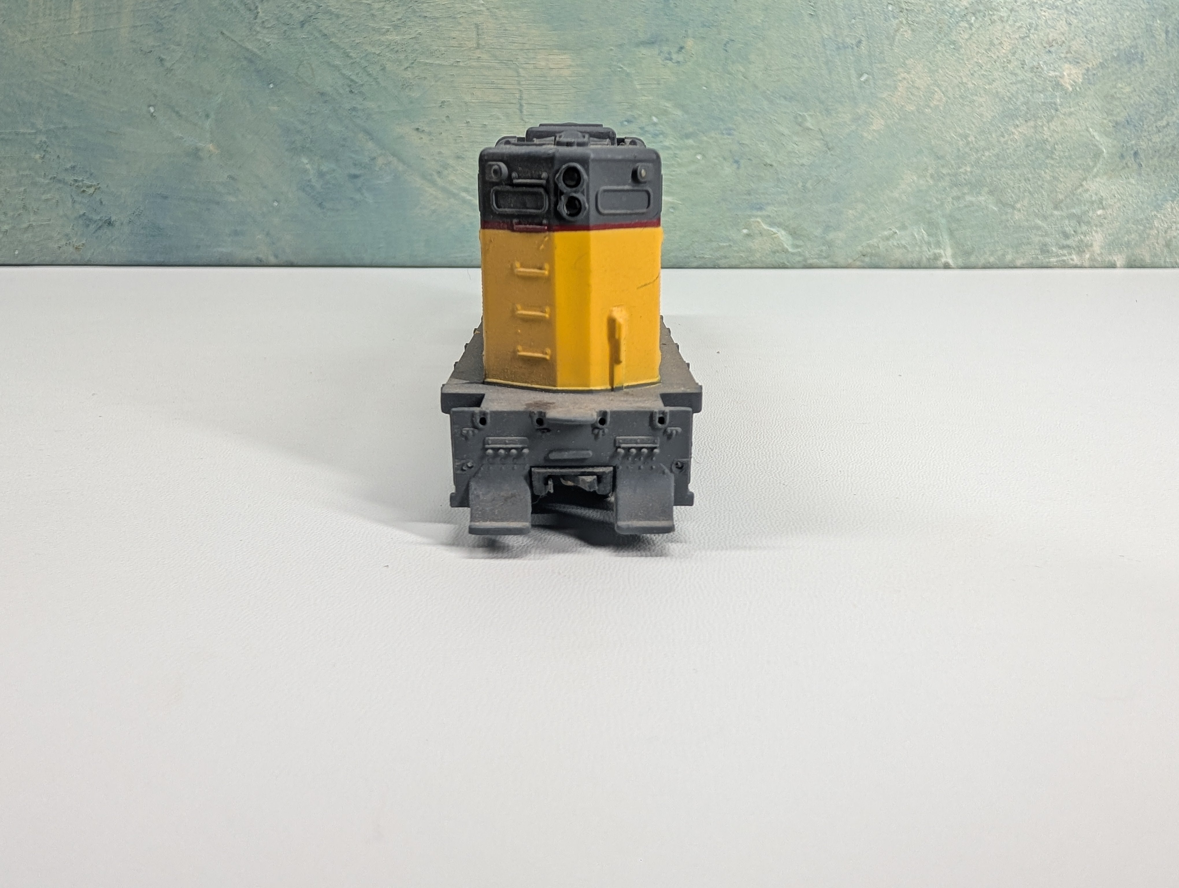 USED Lionel HO Scale GP9 Diesel Locomotive Union Pacific UP #5714 Tested! DC