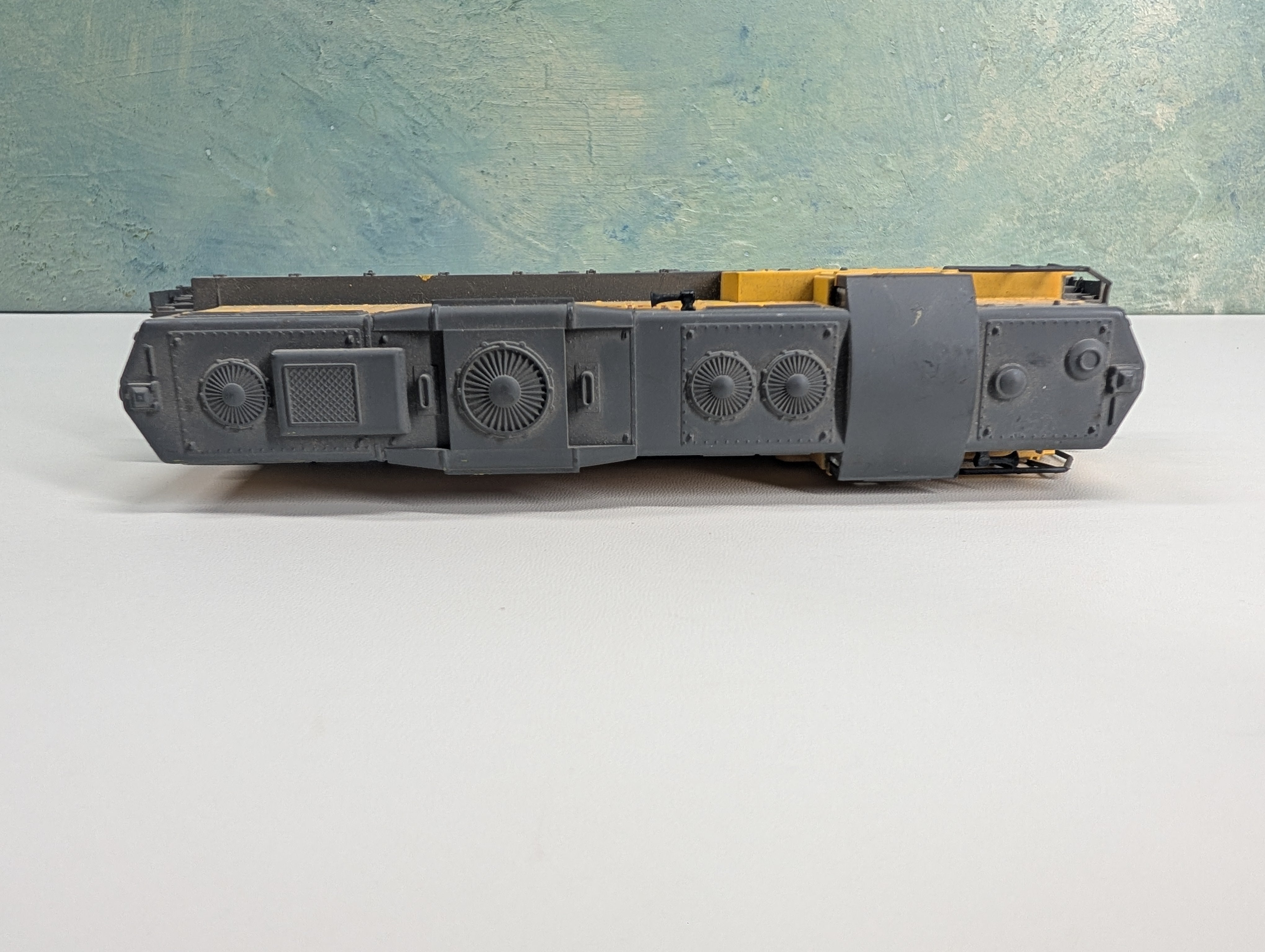 USED Lionel HO Scale GP9 Diesel Locomotive Union Pacific UP #5714 Tested! DC