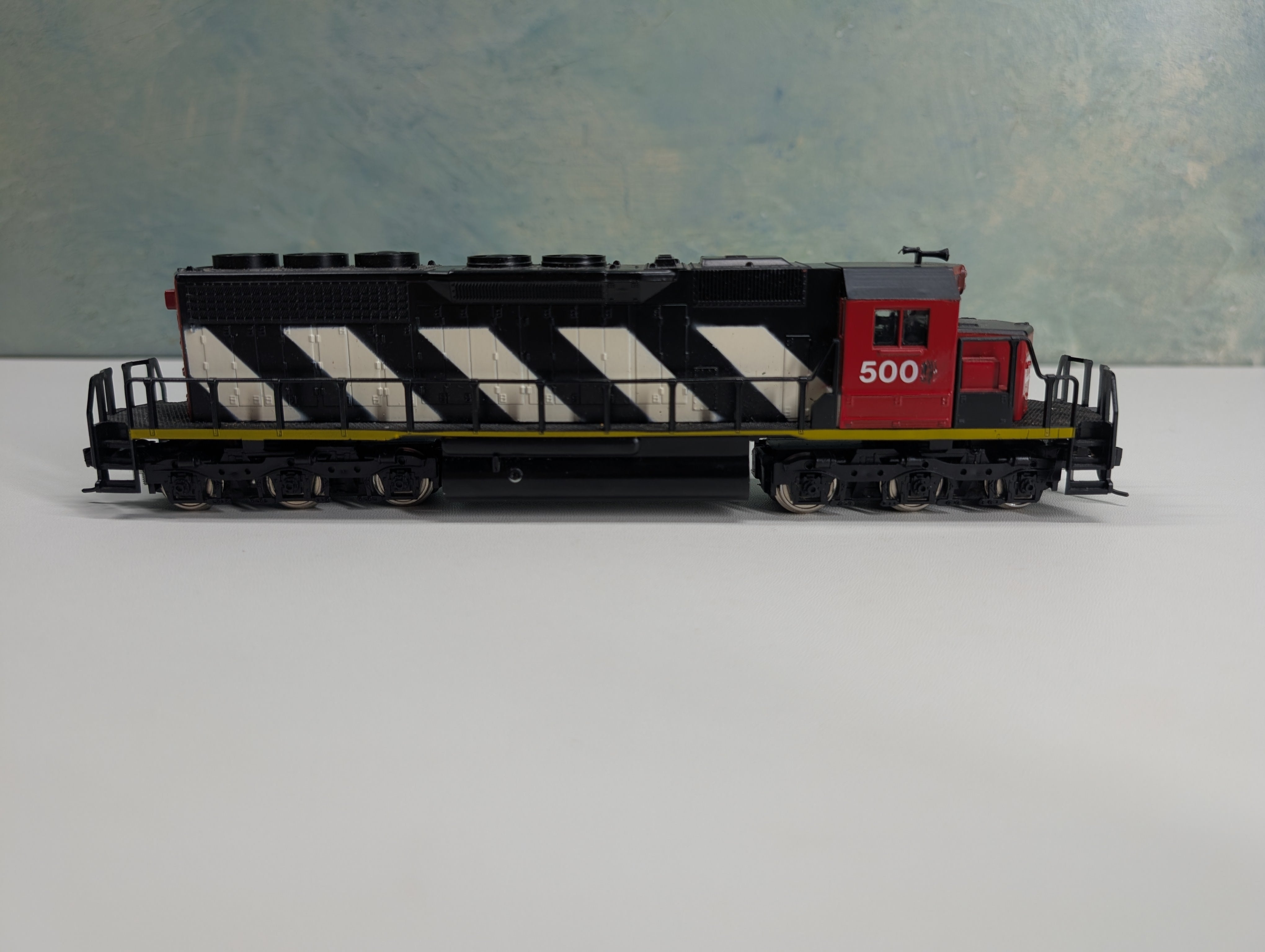 USED Mehano HO Scale EMD SD-40 Diesel Locomotive Canadian National CN #5008 Tested! DC