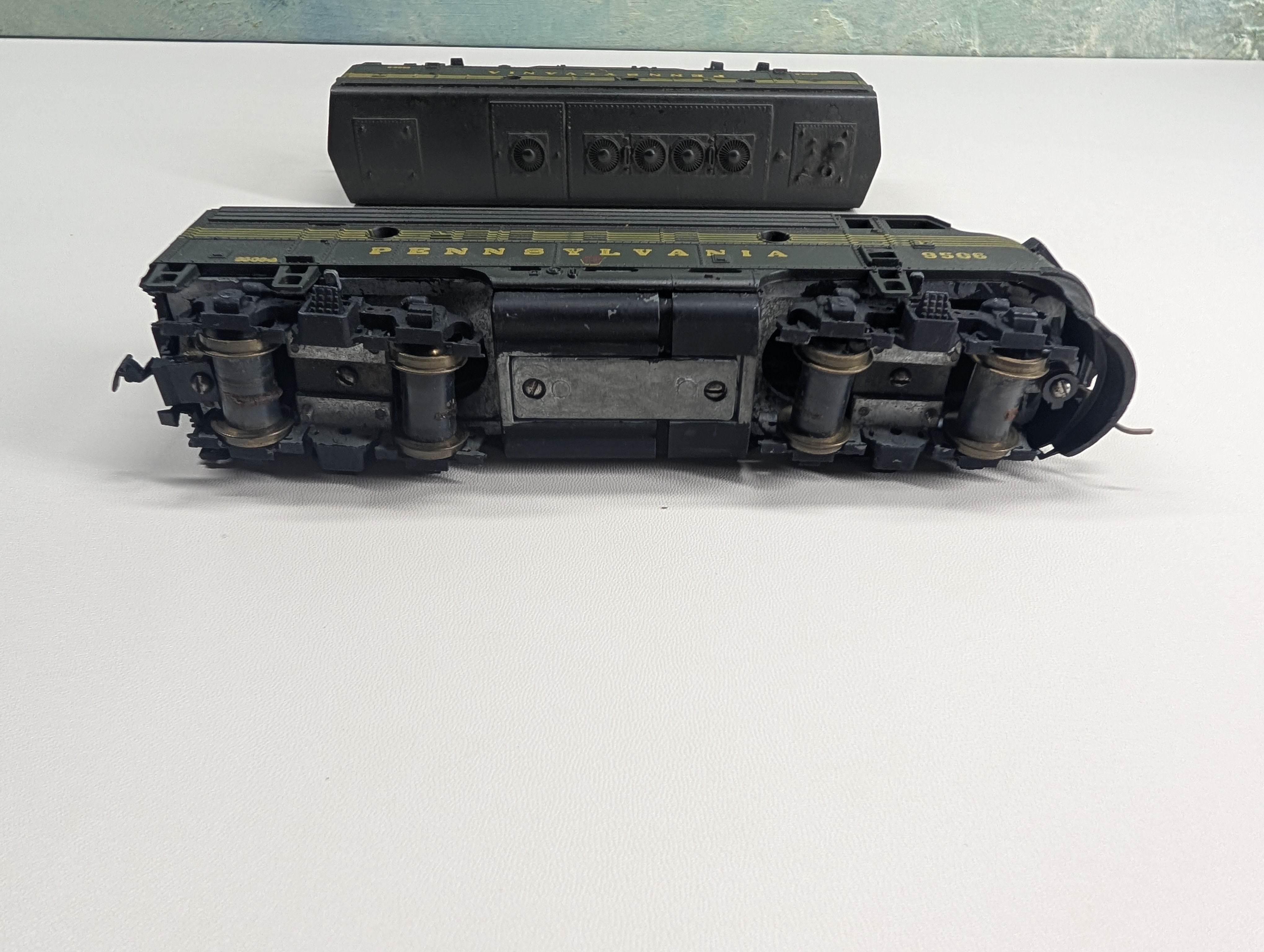 USED Athearn HO Scale ABA Diesel Locomotive Set Pennsylvania #9506 Parts/Repairs DC