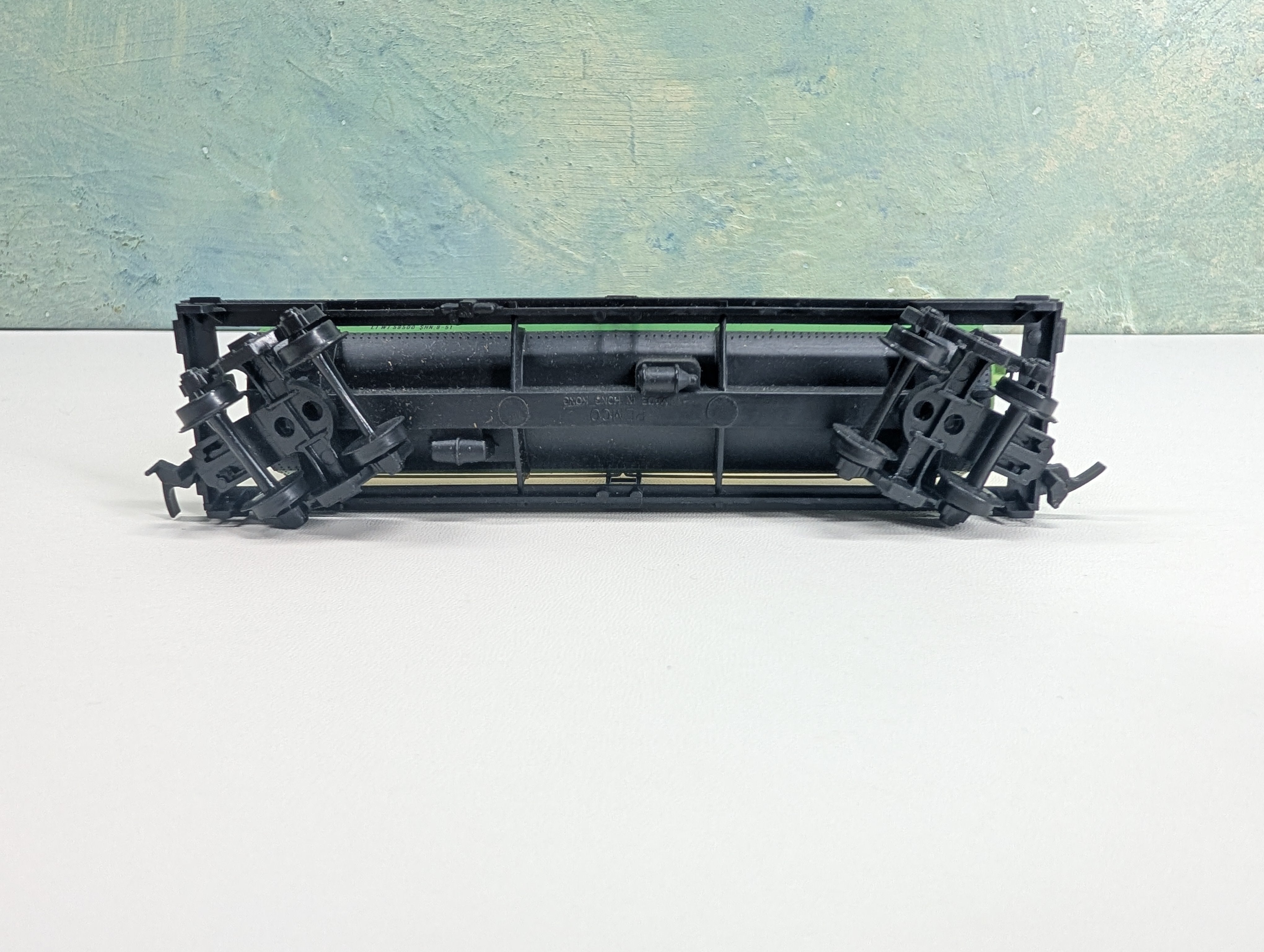 USED PEMCO HO Scale Single Dome Tank Car DuPont DUPX #2675