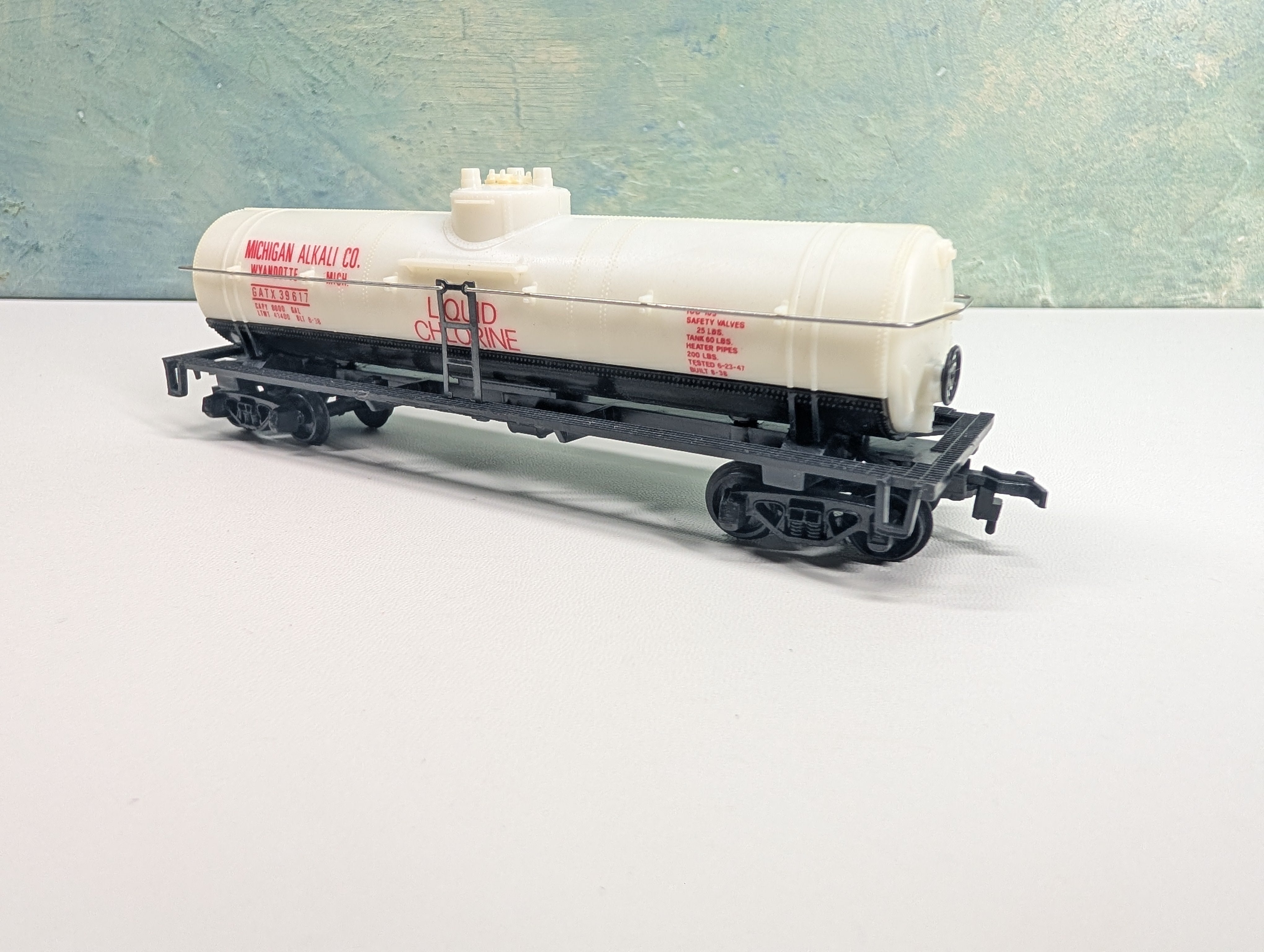 USED HO Scale Single Dome Tank Car Michigan Alkali Co GATX #39617