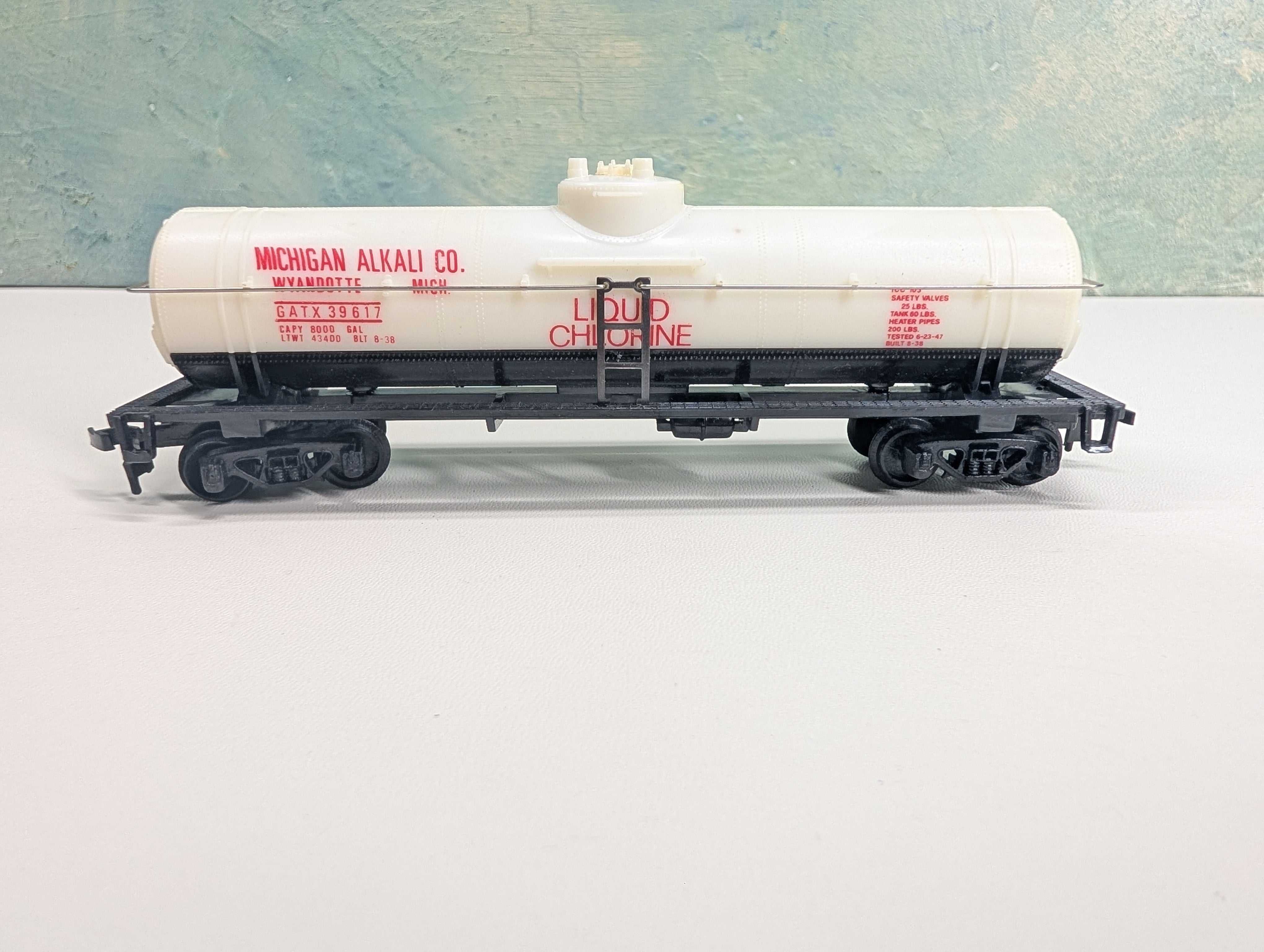 USED HO Scale Single Dome Tank Car Michigan Alkali Co GATX #39617