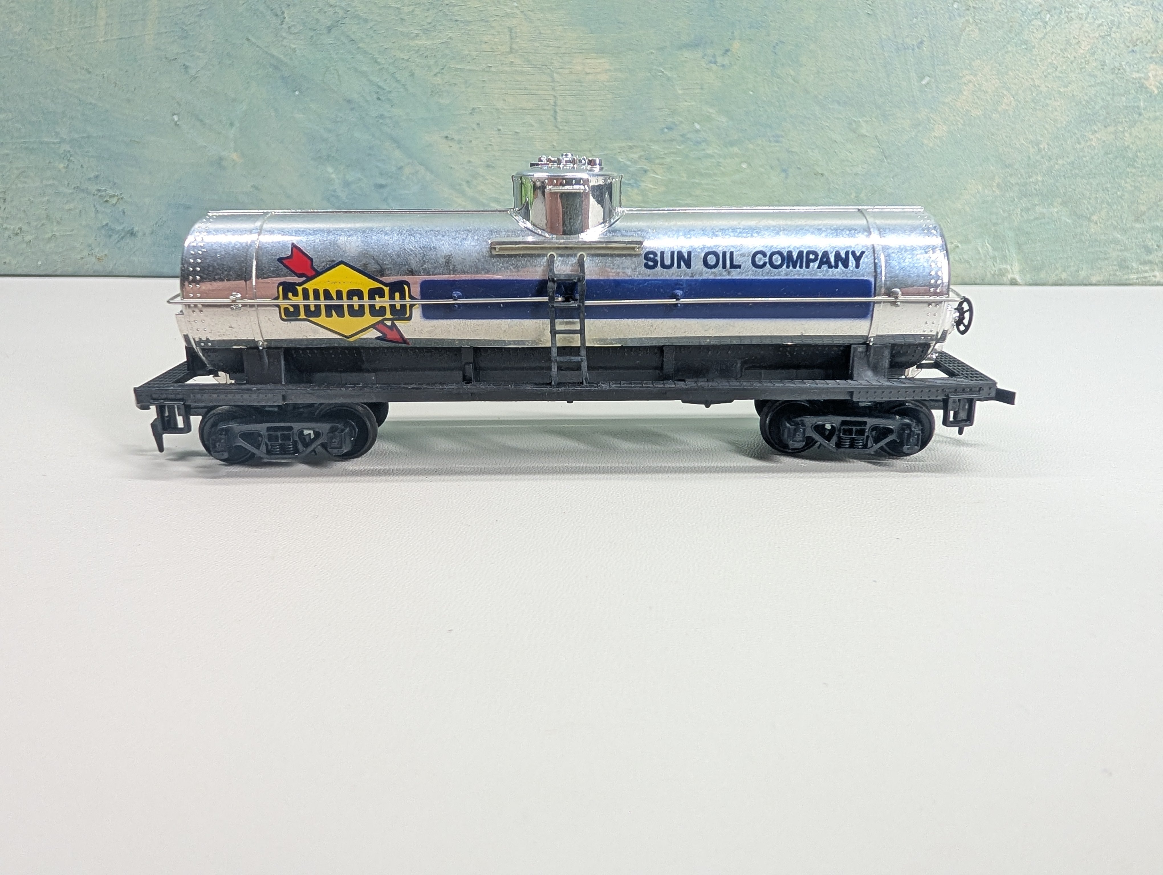 USED Tyco HO Scale Single Dome Tank Car Sunoco