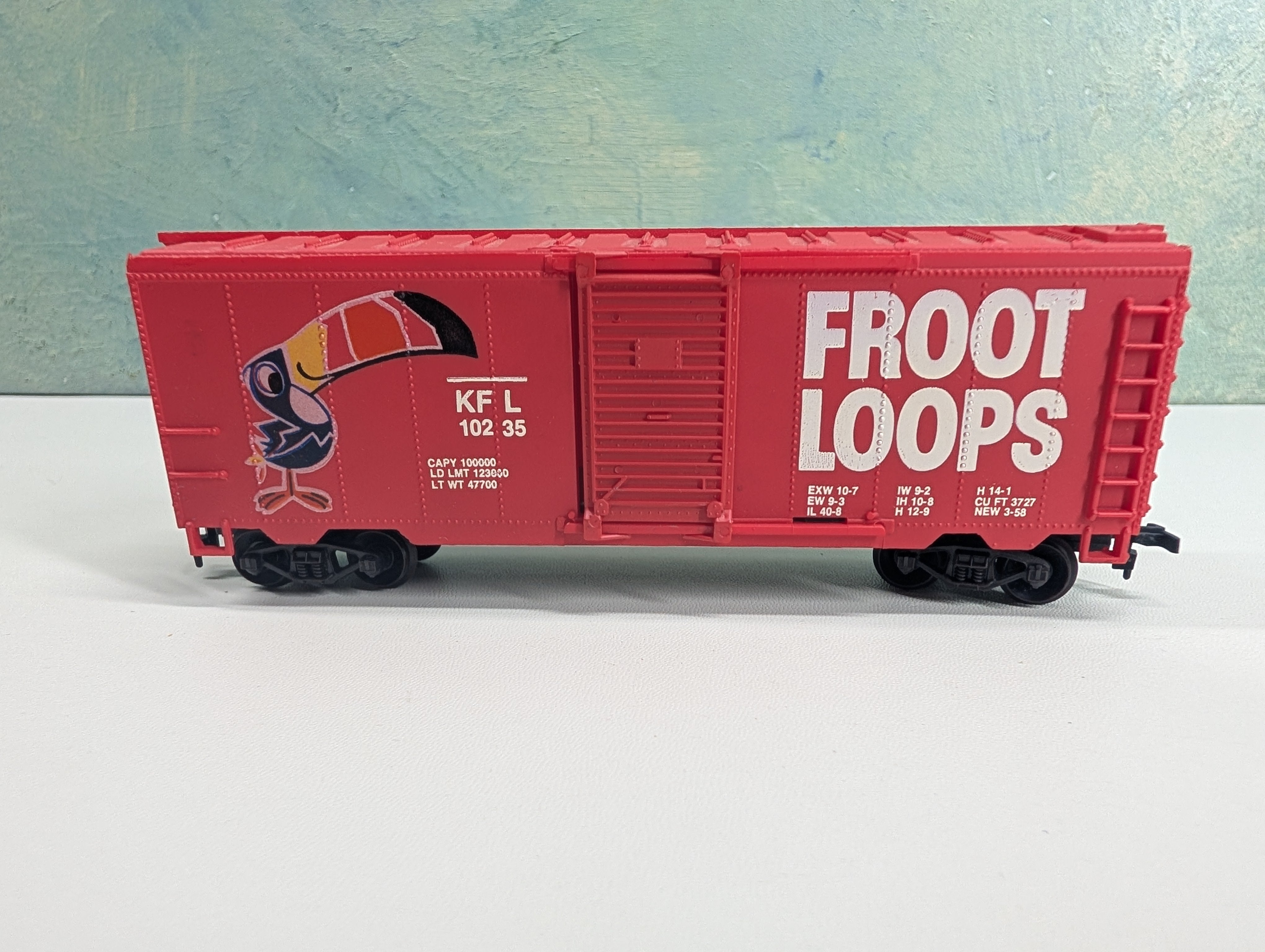 USED Life-Like HO Scale 40' Billboard Box Car Fruit Loops KFL #10235 RARE