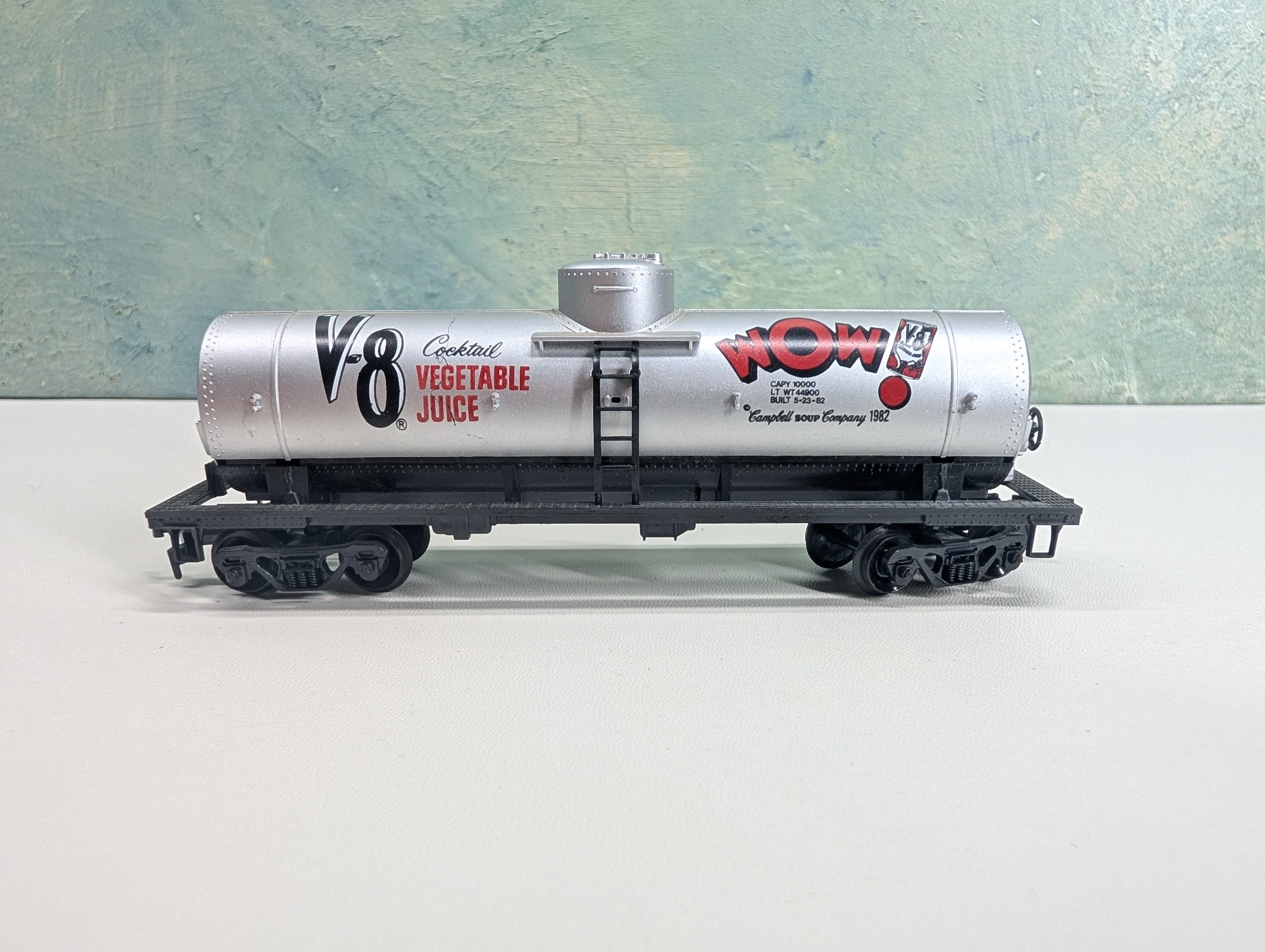 USED Life-Like HO Scale Single Dome Tank Car V-8 Vegetable Juice Campbell's