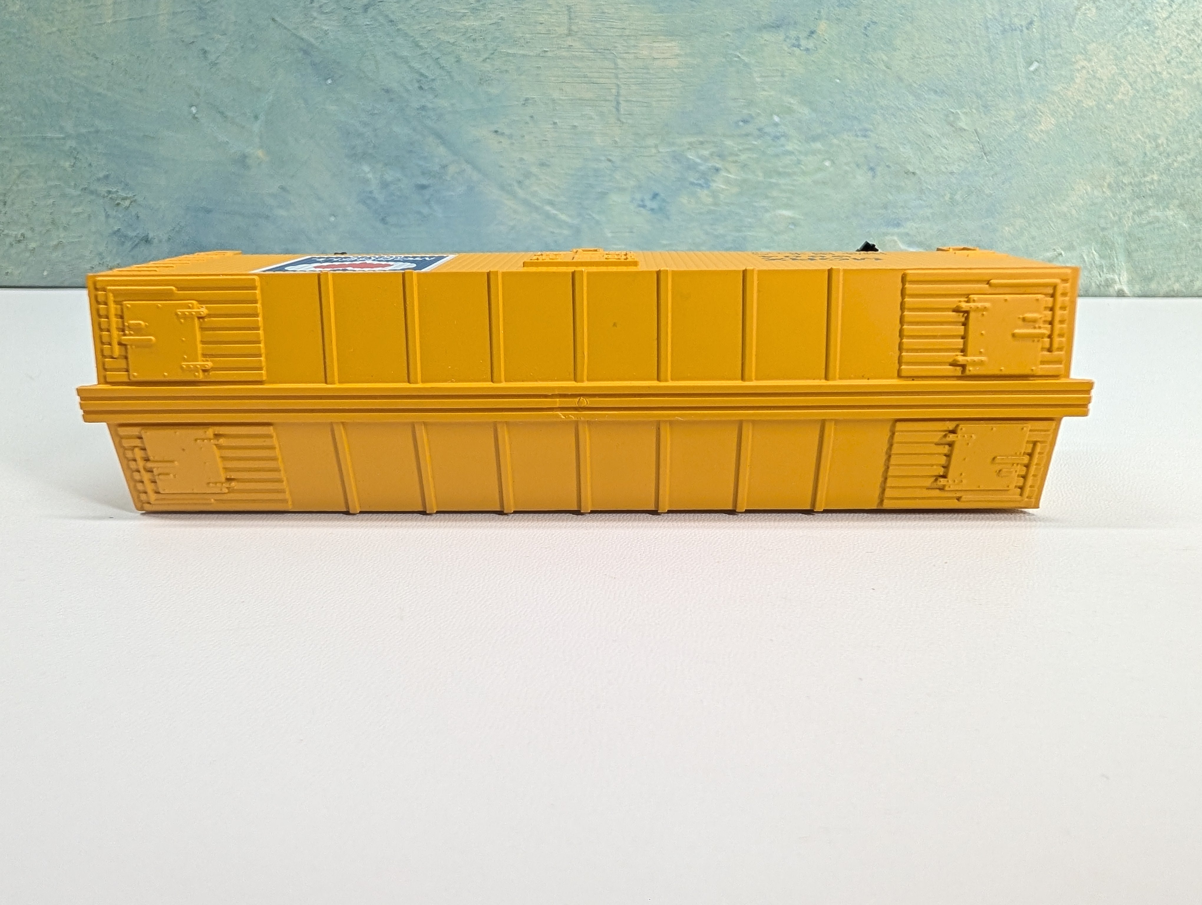 USED Life-Like HO Scale 38' Wooden Reefer Box Car Morrell Meats MORX #9904