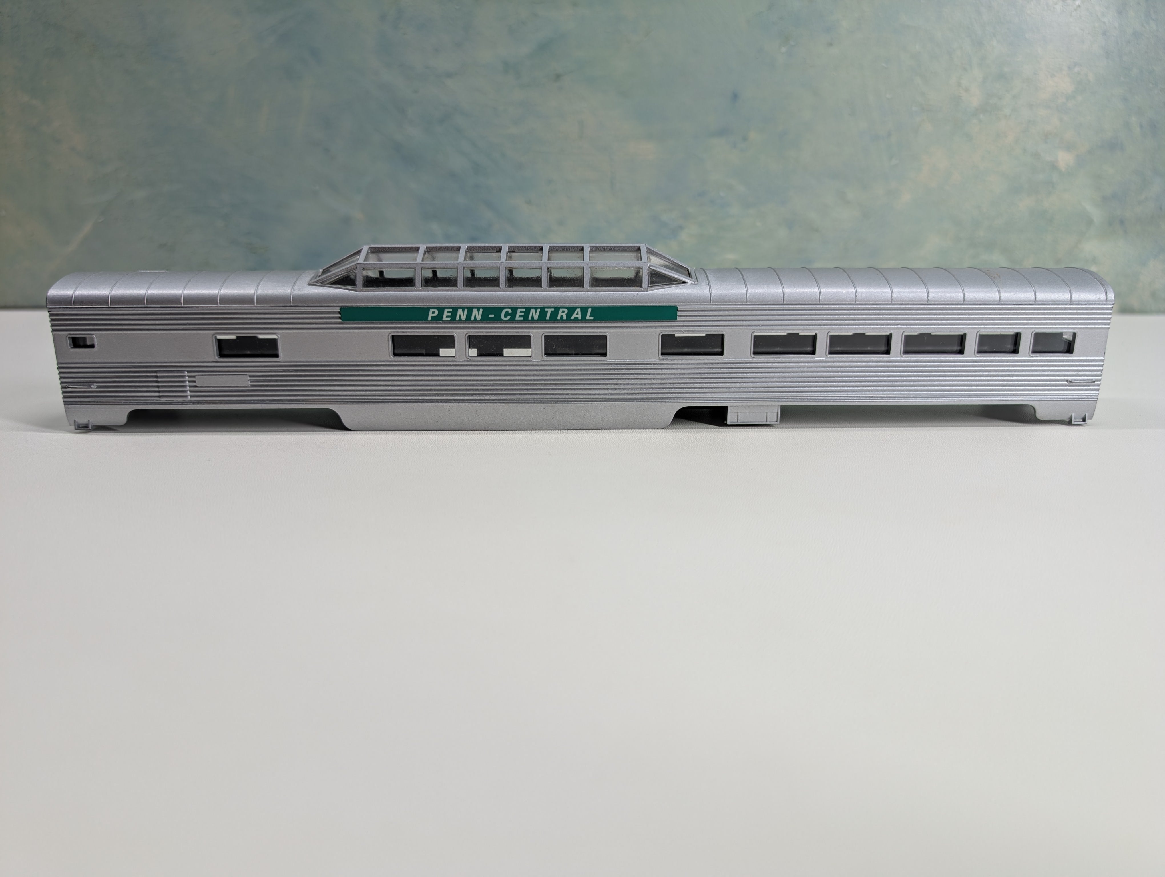 USED Con-Cor HO Scale 85' Dome Passenger Car Penn Central