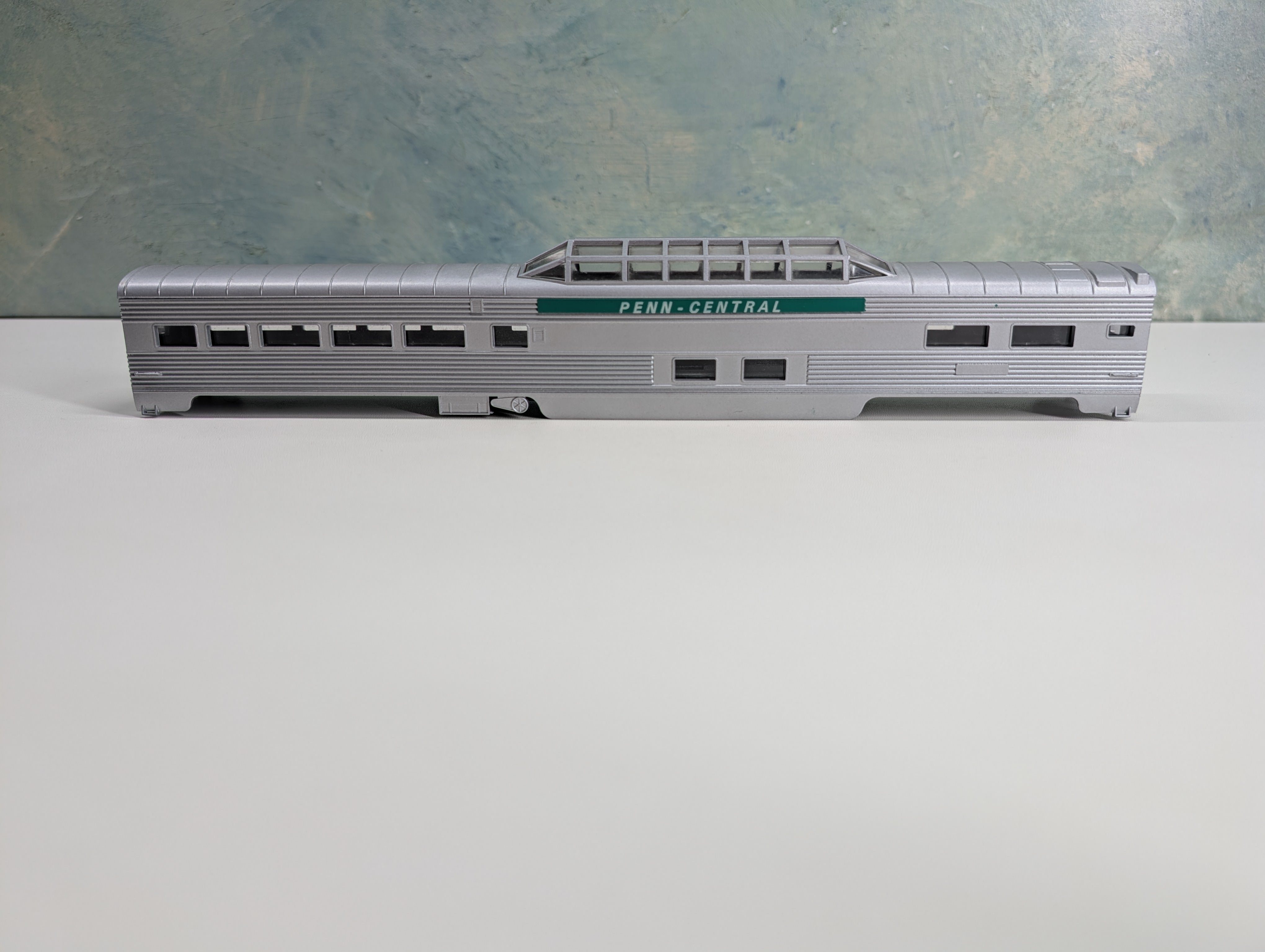 USED Con-Cor HO Scale 85' Dome Passenger Car Penn Central
