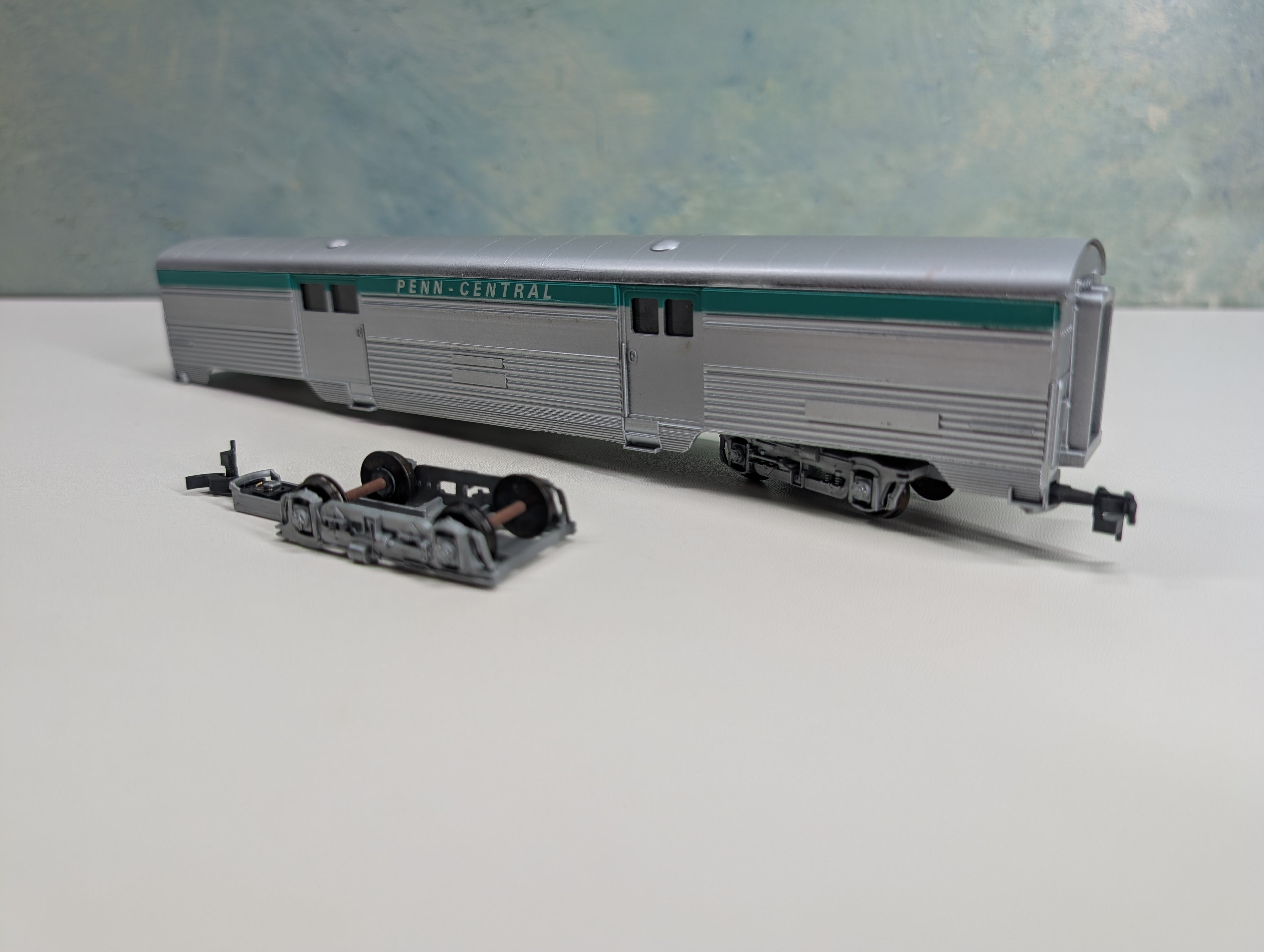 USED Con-Cor HO Scale 72' Baggage Passenger Car Penn Central