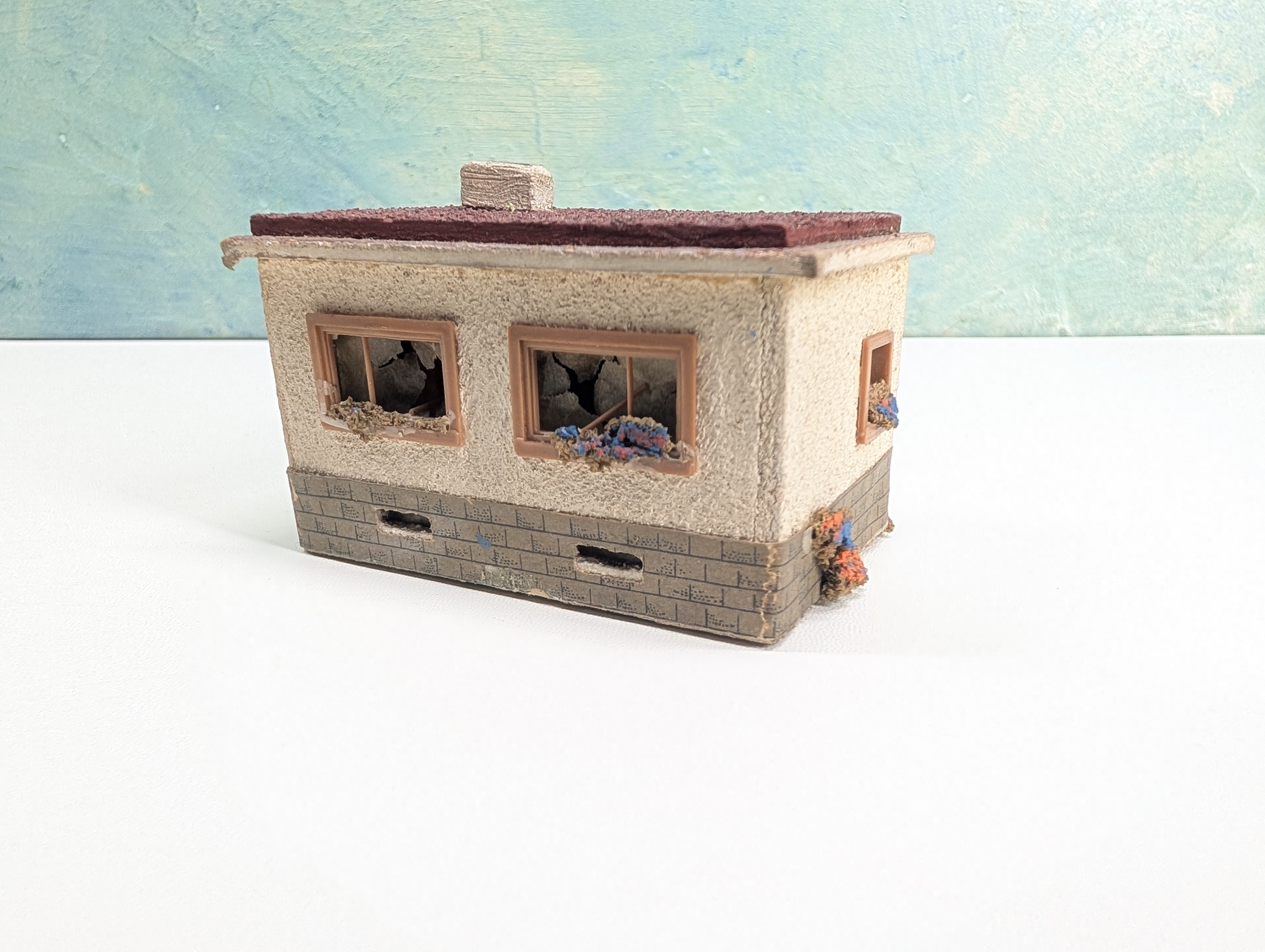 USED HO Scale Small German Storage Building