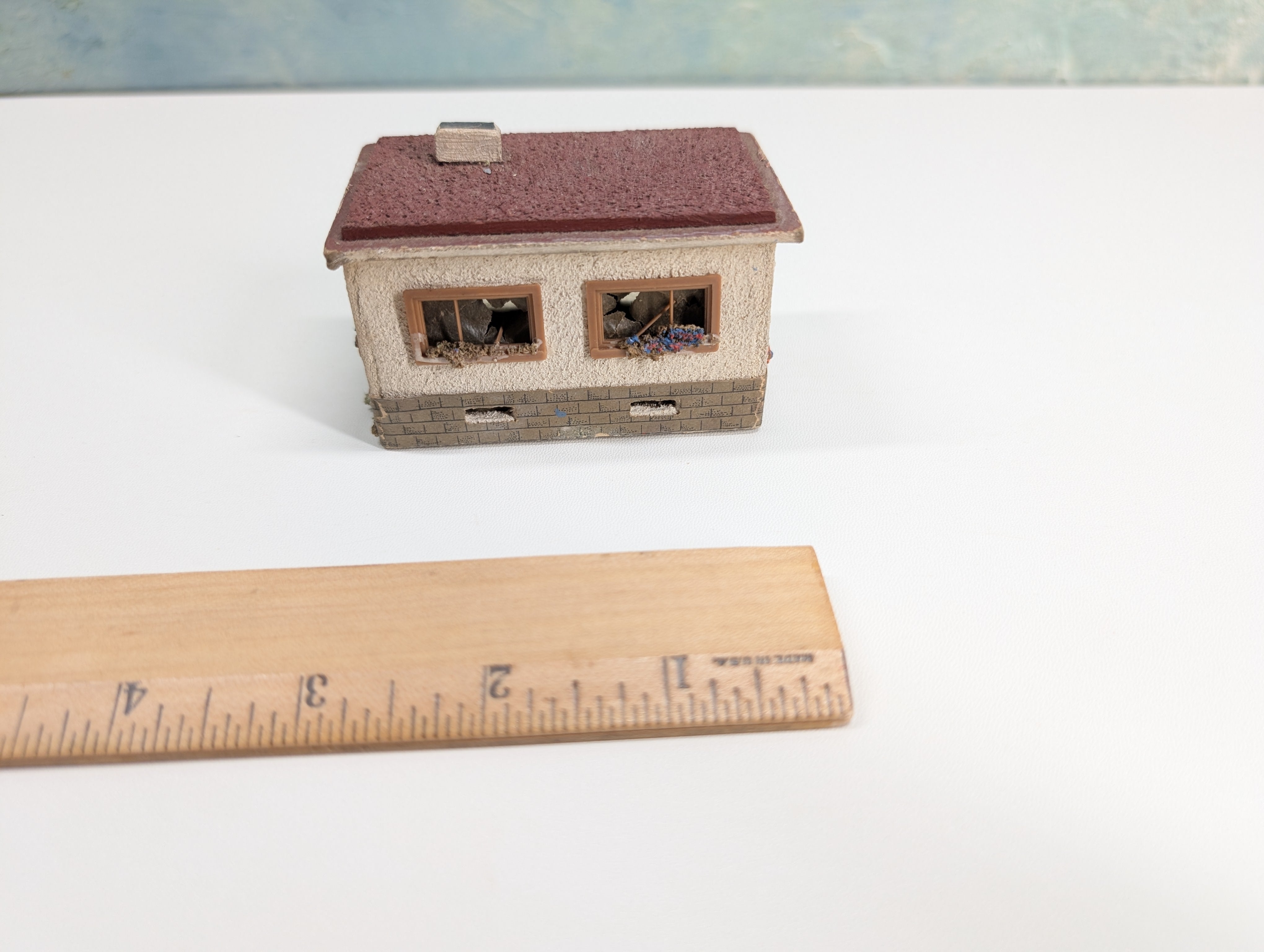 USED HO Scale Small German Storage Building