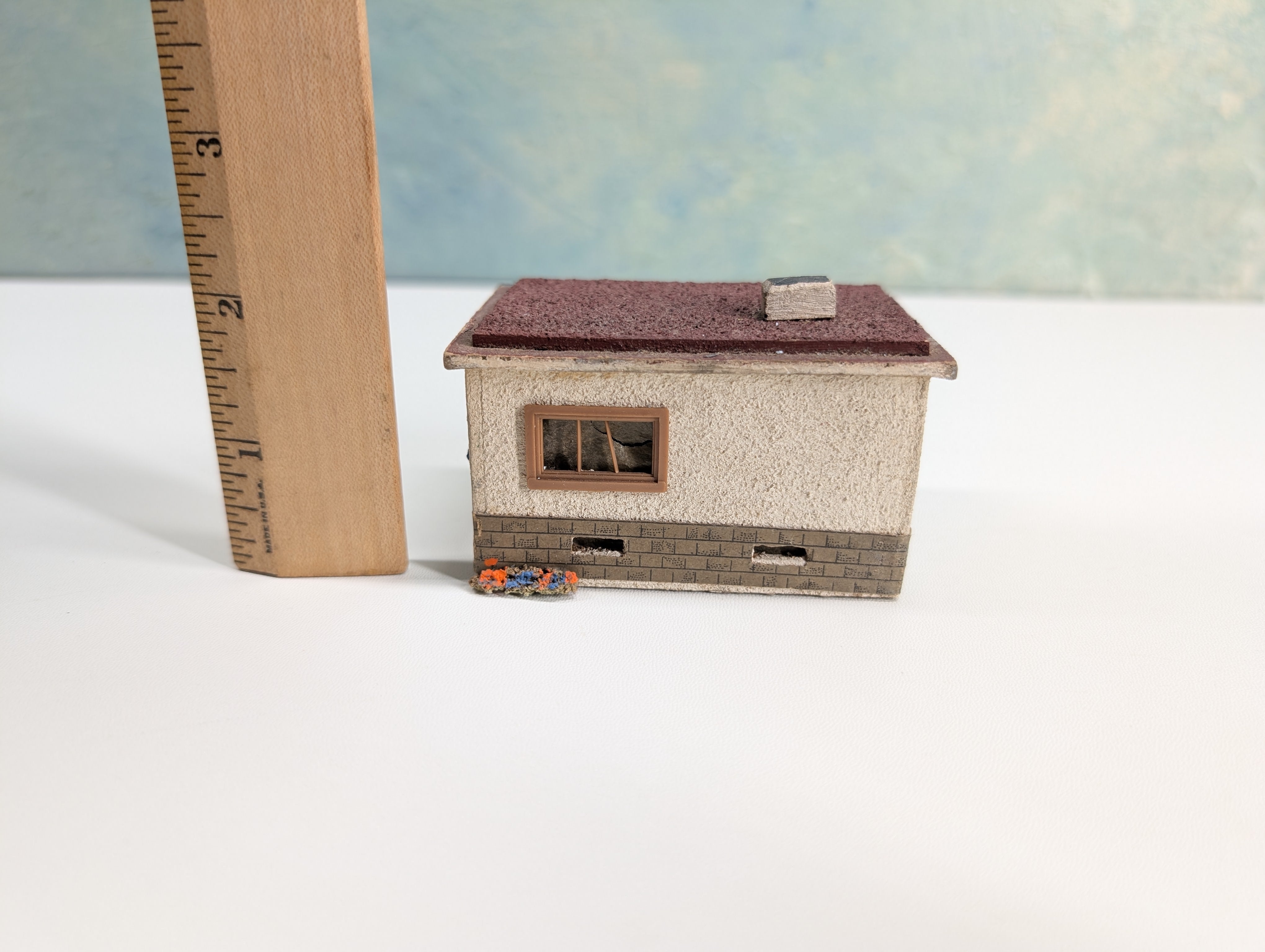 USED HO Scale Small German Storage Building