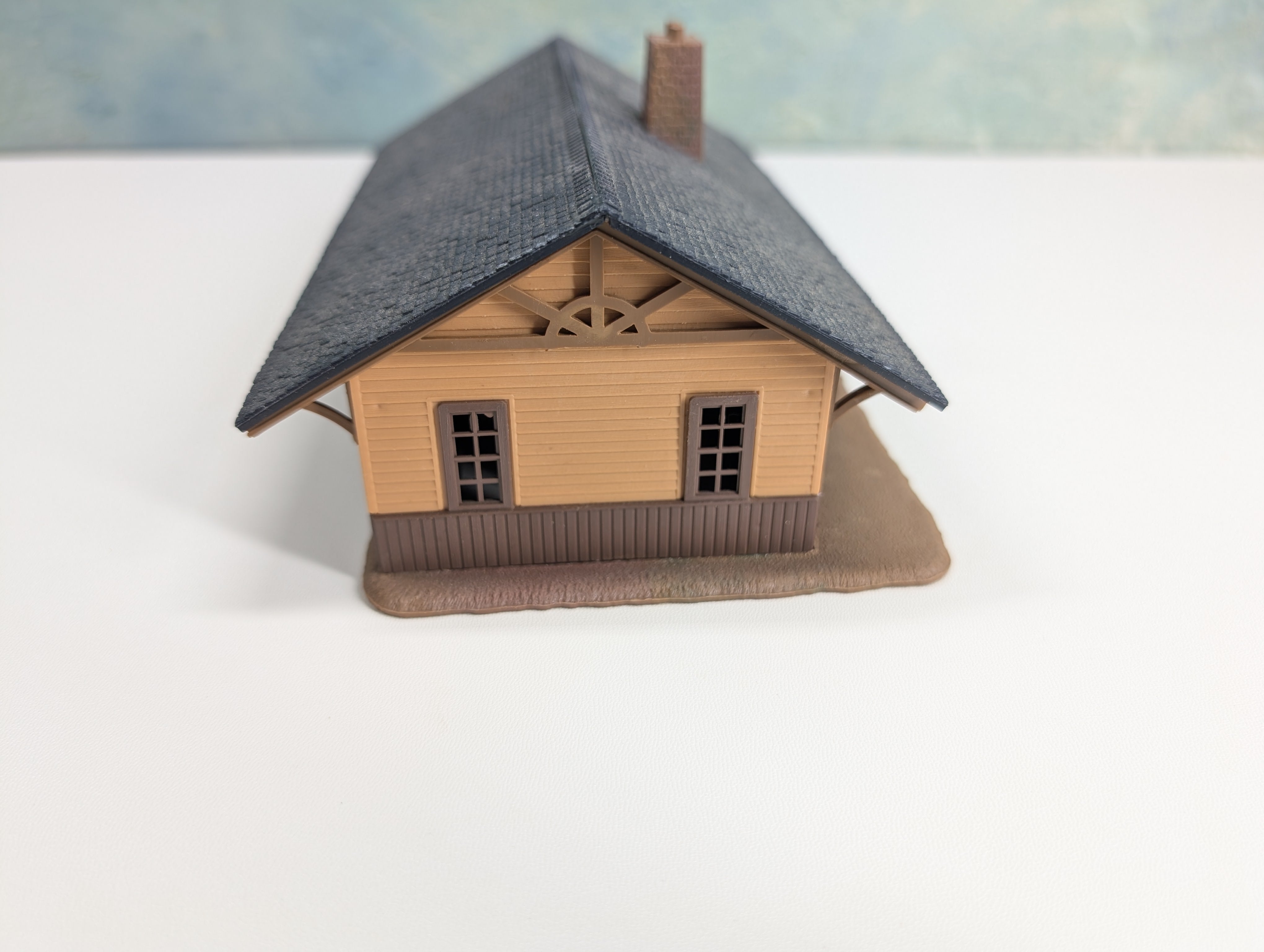 USED Pola HO Scale Freight Station