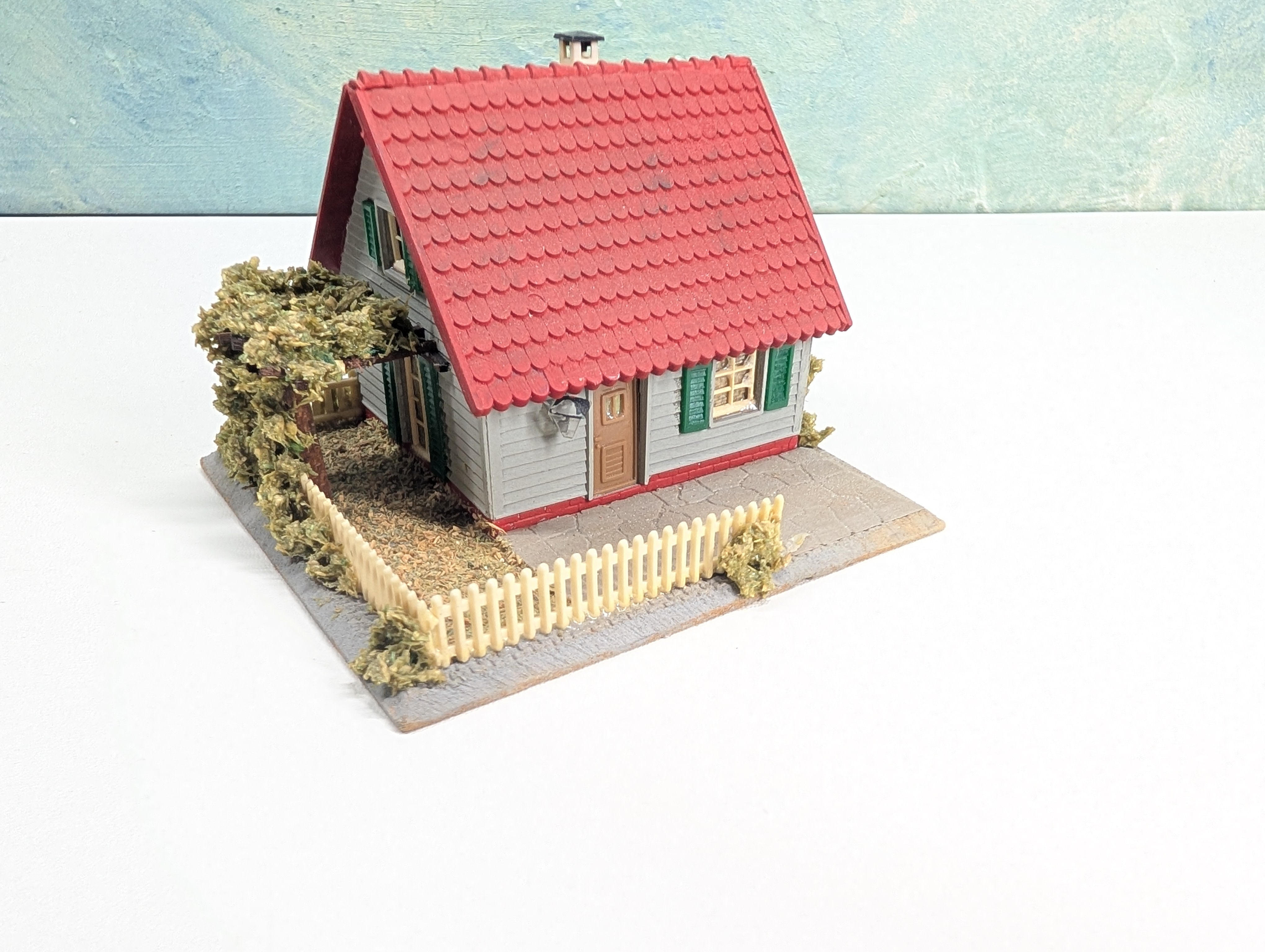 USED Faller 259 HO Scale Small House with Trellis