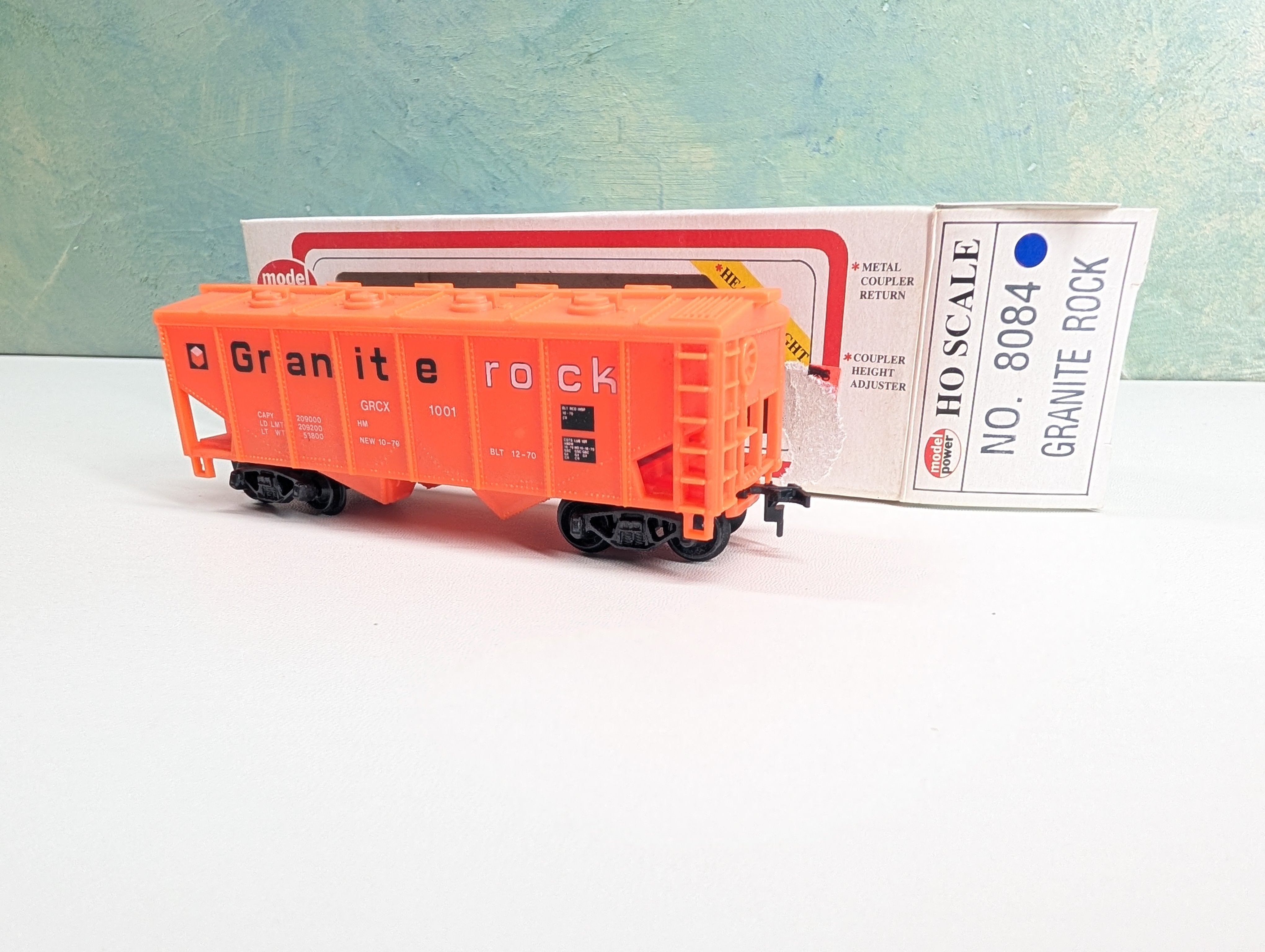 USED Model Power 8084 HO Scale 2 Bay Covered Hopper Granite Rock GRCX #1001 RARE