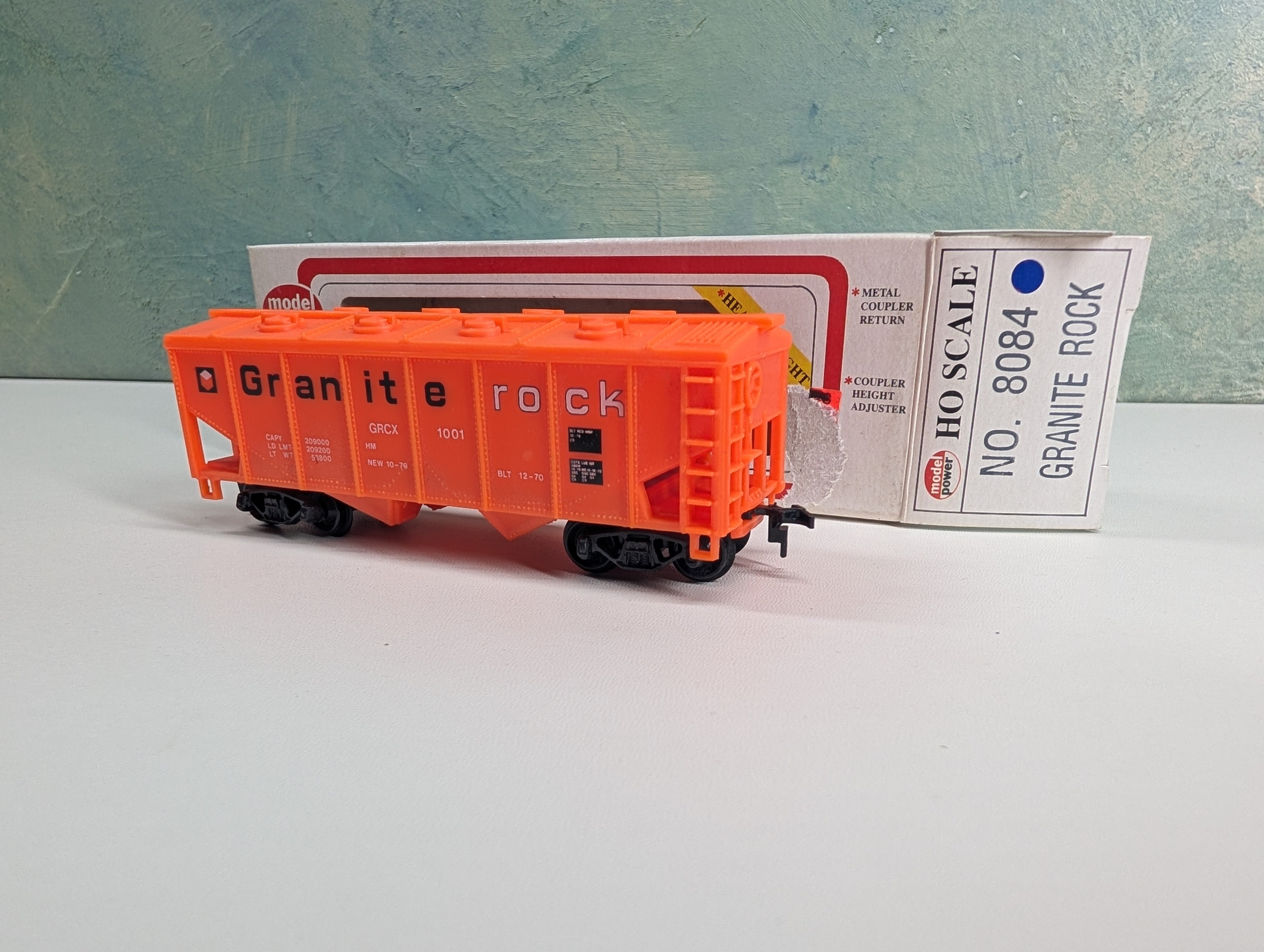 USED Model Power 8084 HO Scale 2 Bay Covered Hopper Granite Rock GRCX #1001 RARE