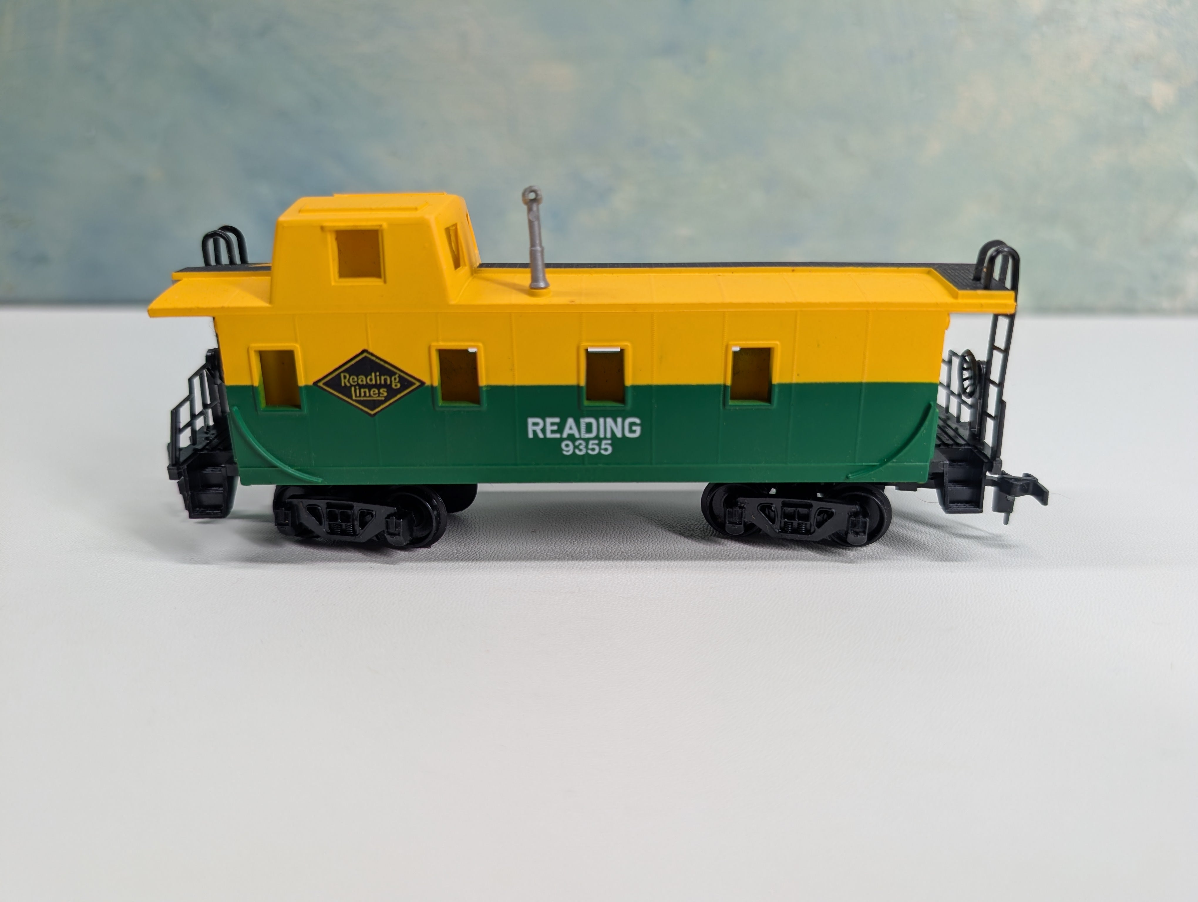 USED Bachmann HO Scale Caboose Reading #9355