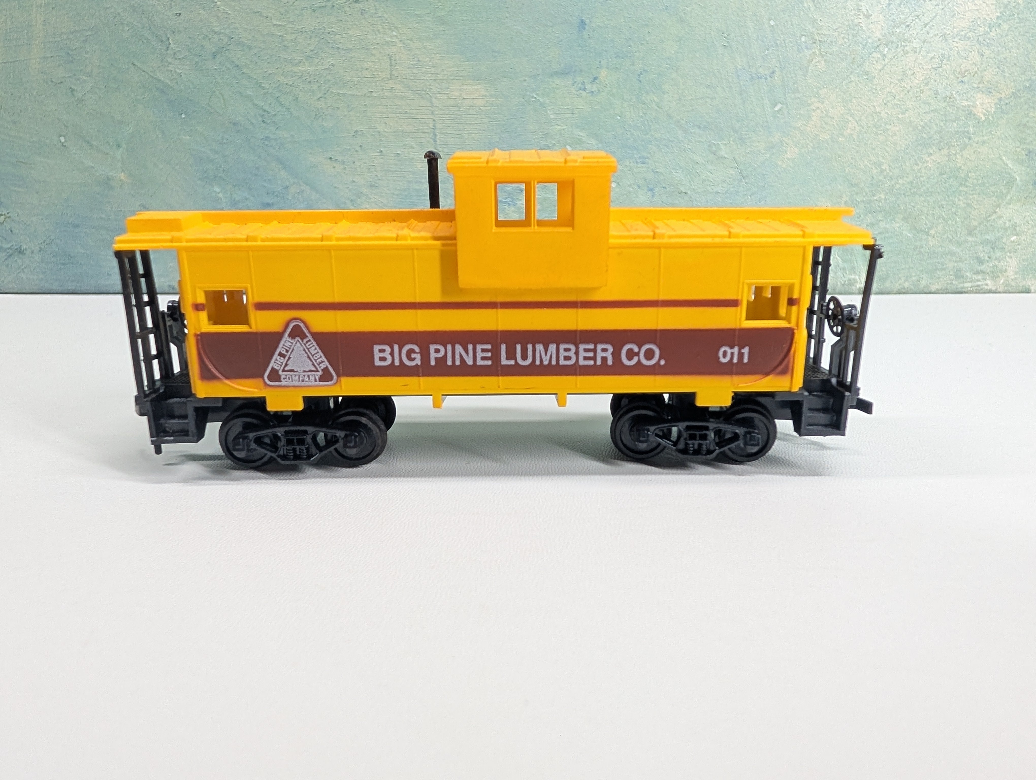 USED Cox HO Scale Big Pine Lumber Co Caboose #011