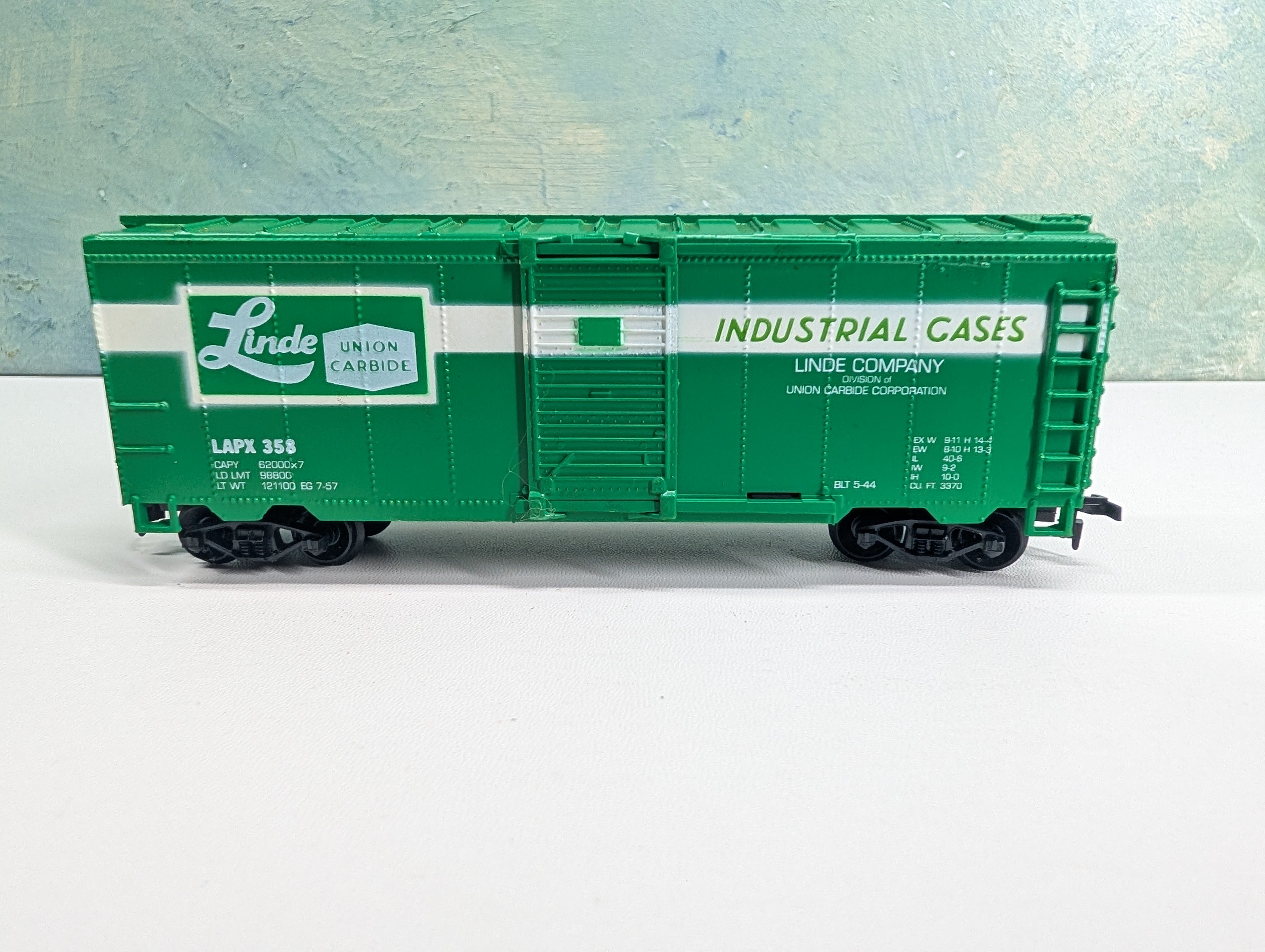 USED Life-Like HO Scale 40' Box Car Linde Union Carbide LAPX #358